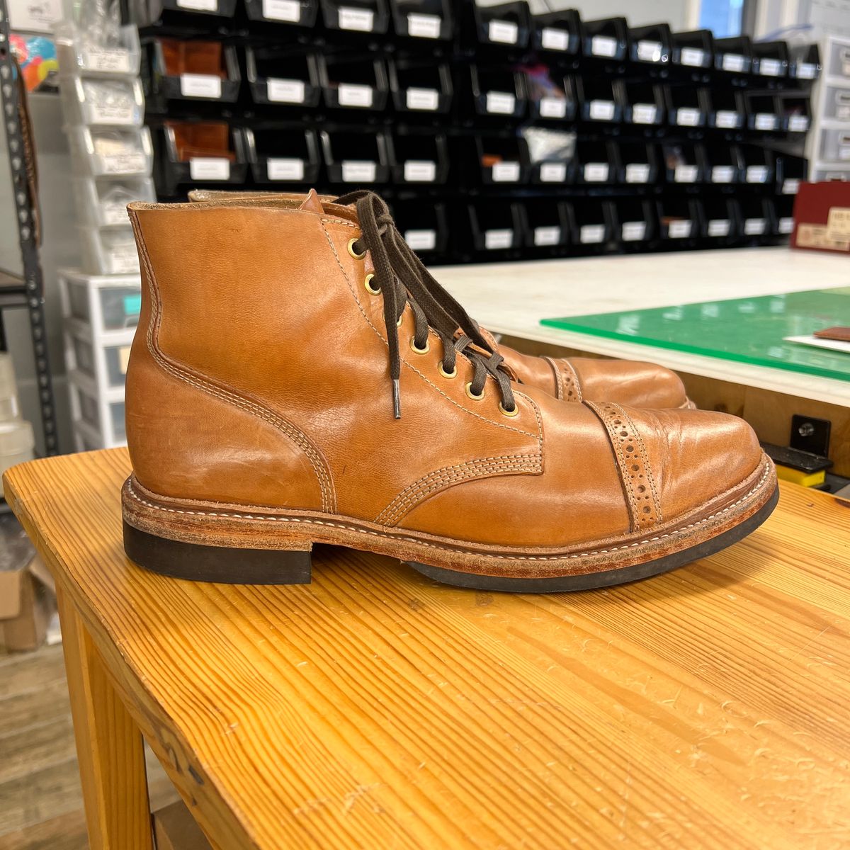 Photo by itsphil on February 4, 2023 of the Oak Street Bootmakers Field Boot in Maryam Natural Horsebutt.