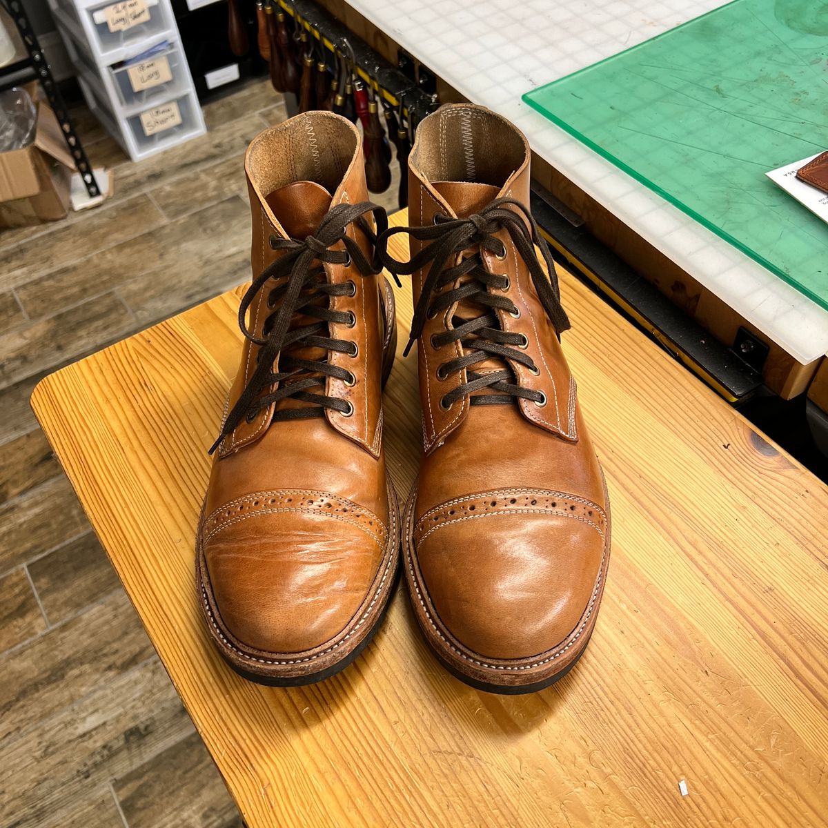 Photo by itsphil on February 4, 2023 of the Oak Street Bootmakers Field Boot in Maryam Natural Horsebutt.