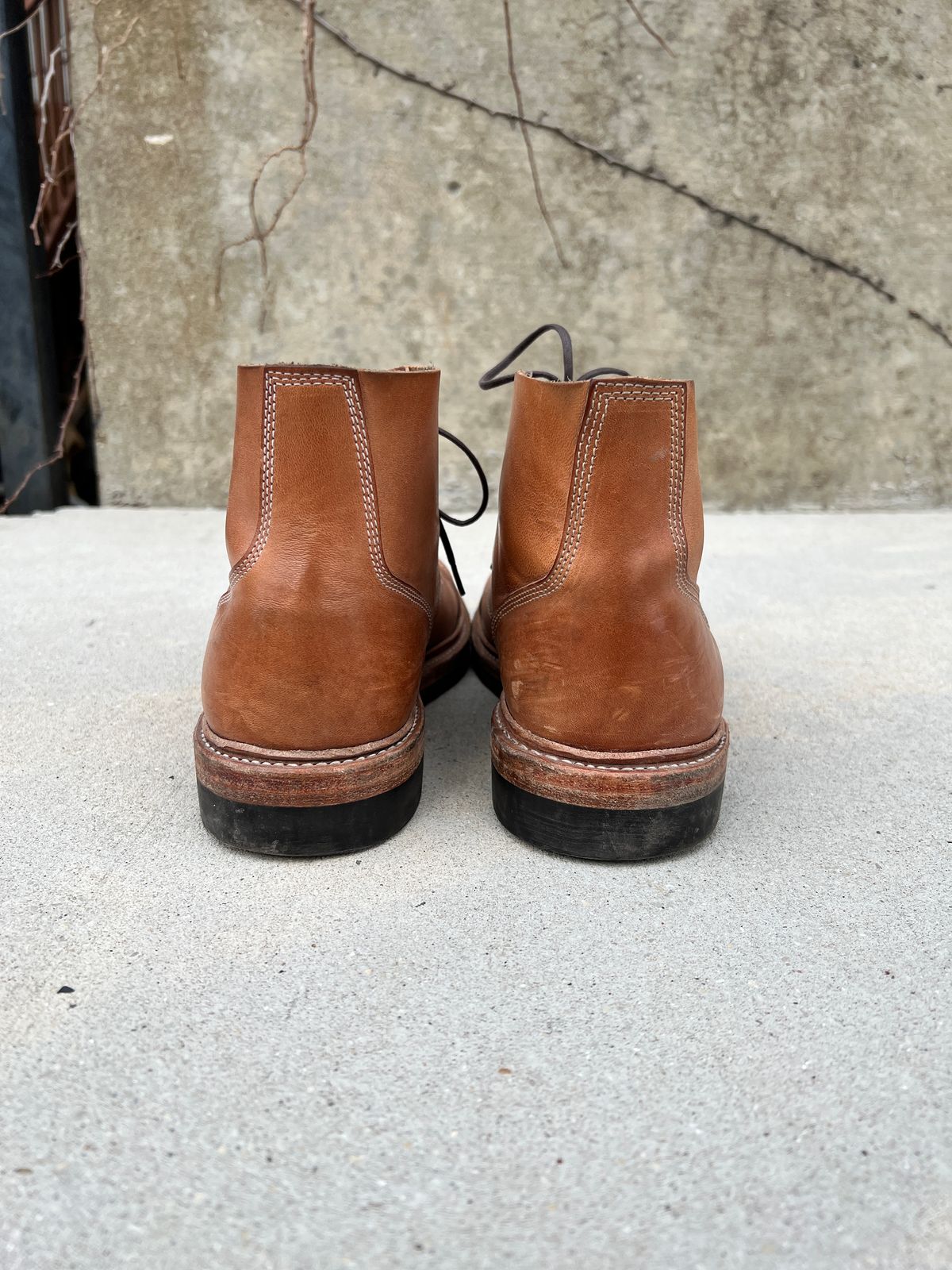 Photo by itsphil on March 5, 2023 of the Oak Street Bootmakers Field Boot in Maryam Natural Horsebutt.