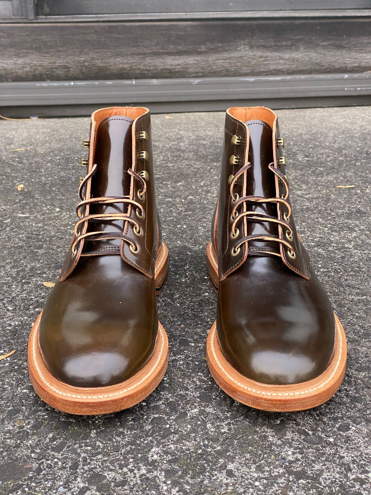 Photo by Acolosi7 on November 1, 2022 of the Grant Stone Diesel Boot in Horween Maduro Shell Cordovan.