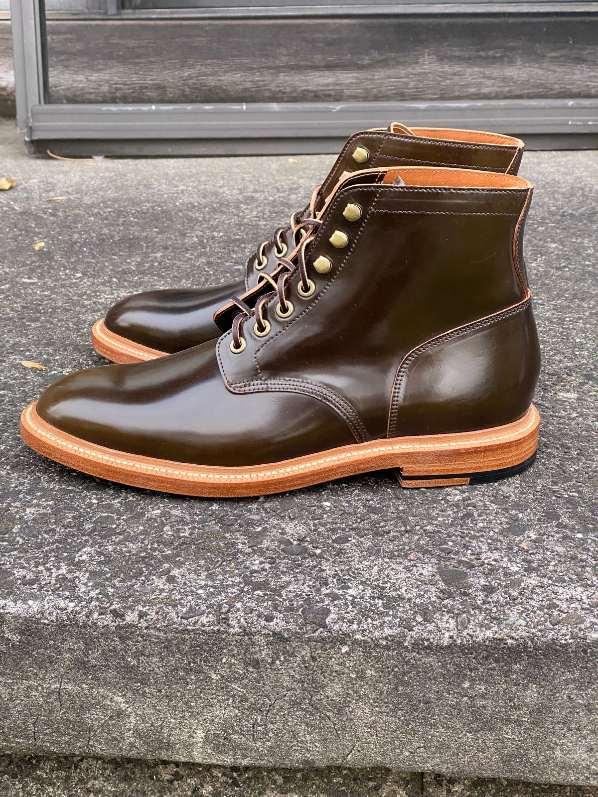Photo by Acolosi7 on November 1, 2022 of the Grant Stone Diesel Boot in Horween Maduro Shell Cordovan.