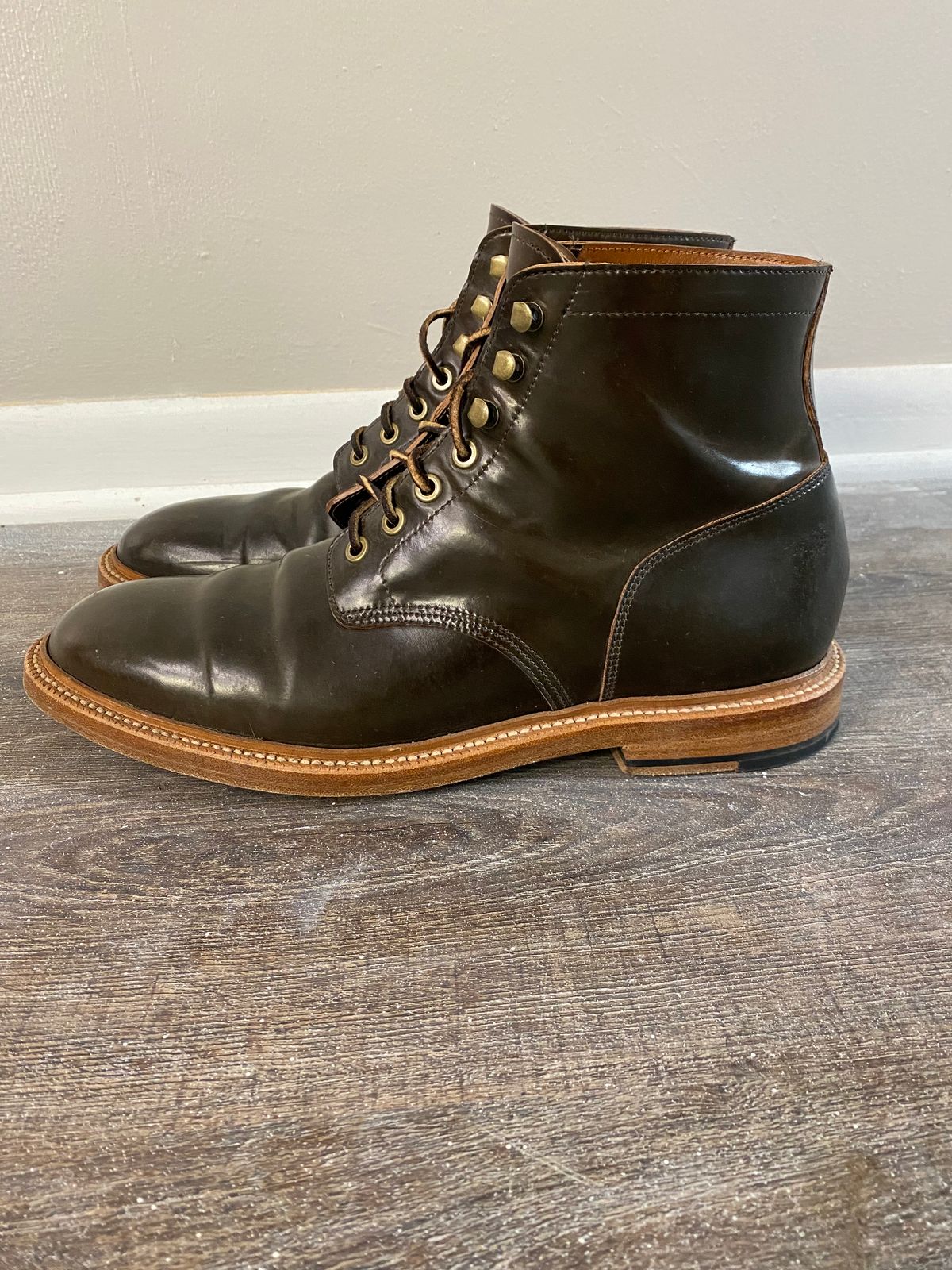 Photo by Acolosi7 on January 3, 2023 of the Grant Stone Diesel Boot in Horween Maduro Shell Cordovan.