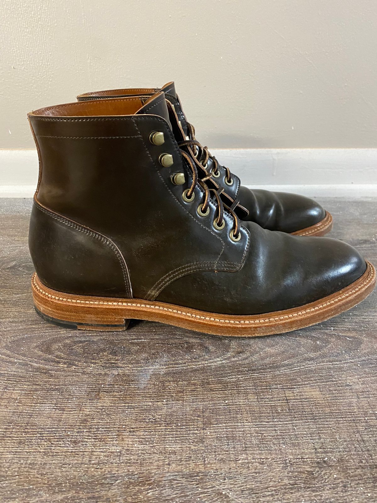 Photo by Acolosi7 on January 3, 2023 of the Grant Stone Diesel Boot in Horween Maduro Shell Cordovan.