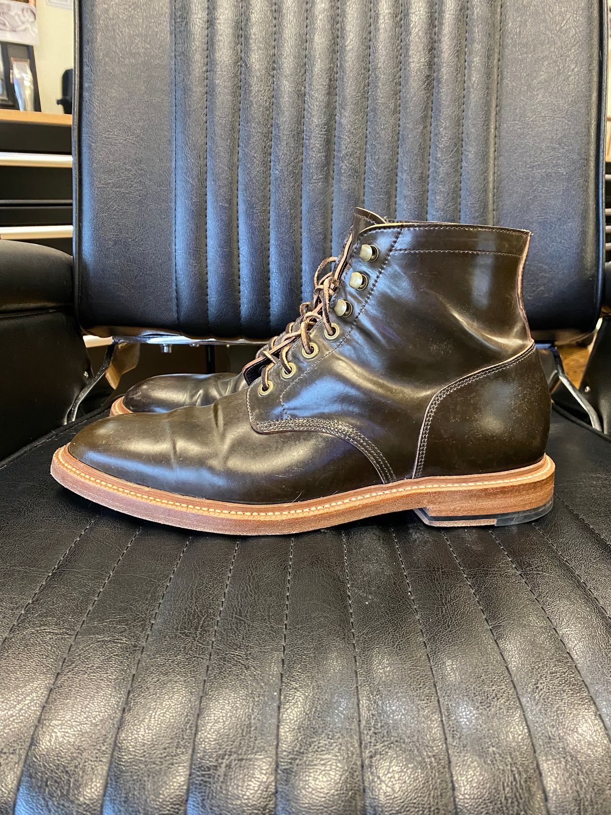 Photo by Acolosi7 on February 2, 2023 of the Grant Stone Diesel Boot in Horween Maduro Shell Cordovan.