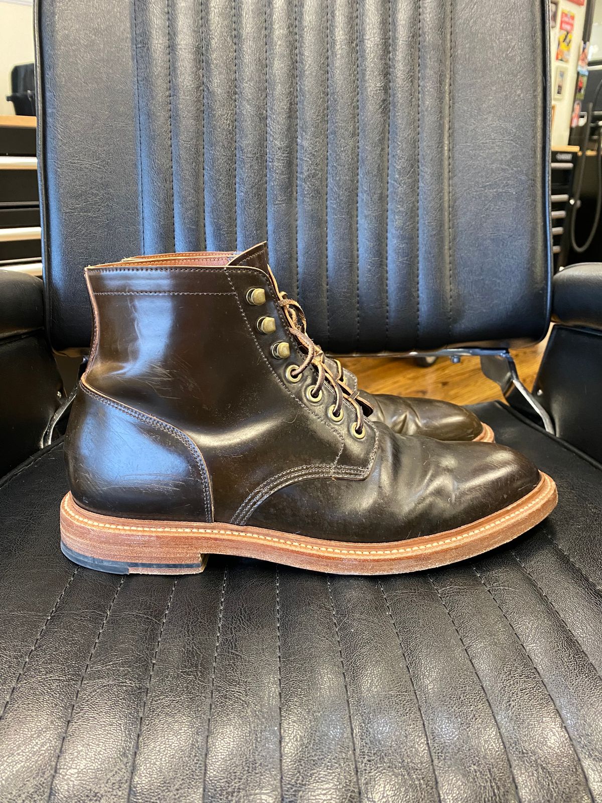 Photo by Acolosi7 on February 2, 2023 of the Grant Stone Diesel Boot in Horween Maduro Shell Cordovan.