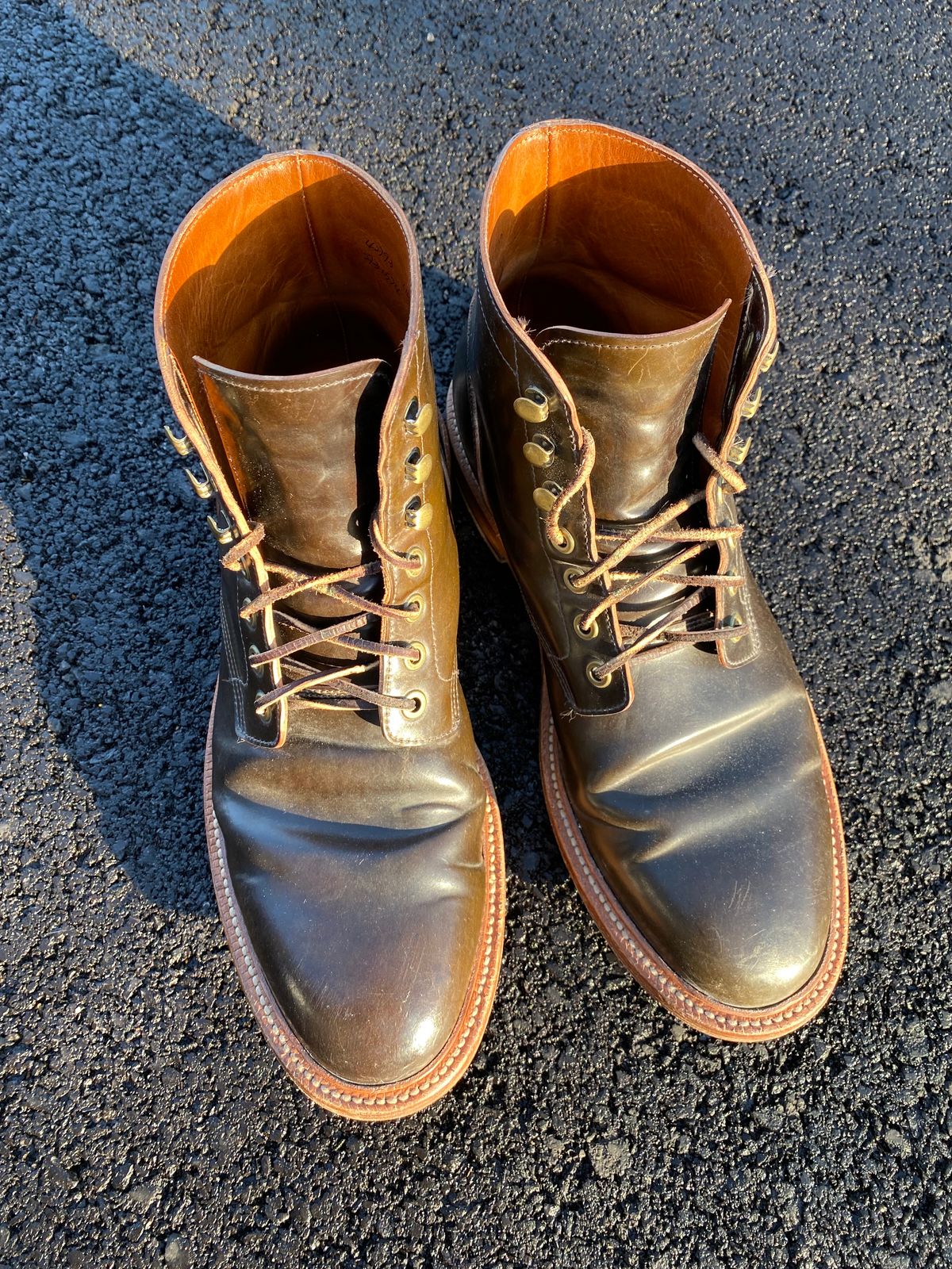 Photo by Acolosi7 on April 1, 2023 of the Grant Stone Diesel Boot in Horween Maduro Shell Cordovan.