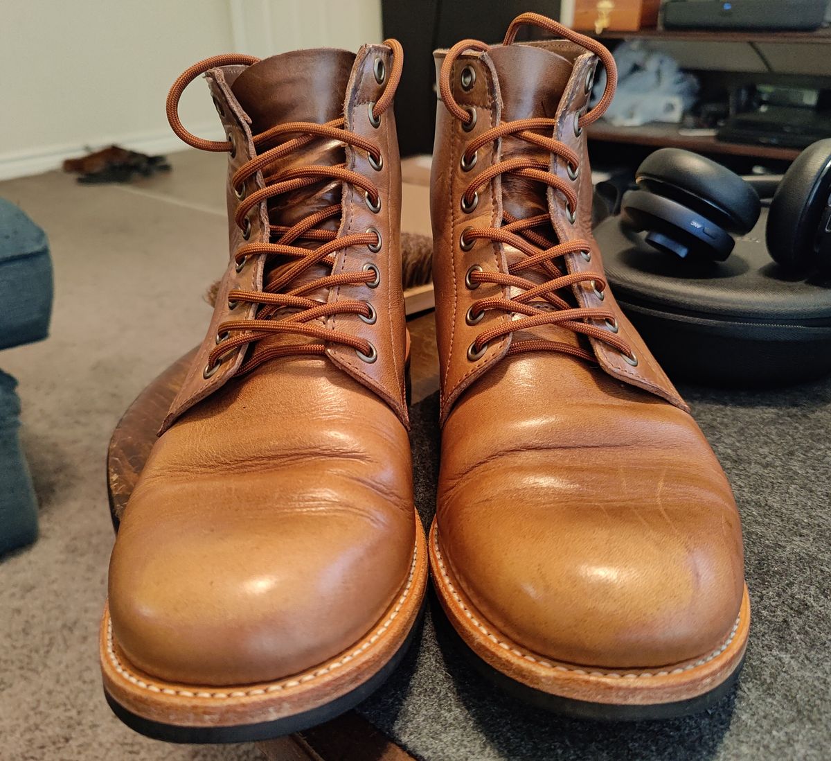 Photo by crberus81 on March 1, 2023 of the Oak Street Bootmakers Trench Boot in Horween Natural Chromexcel.