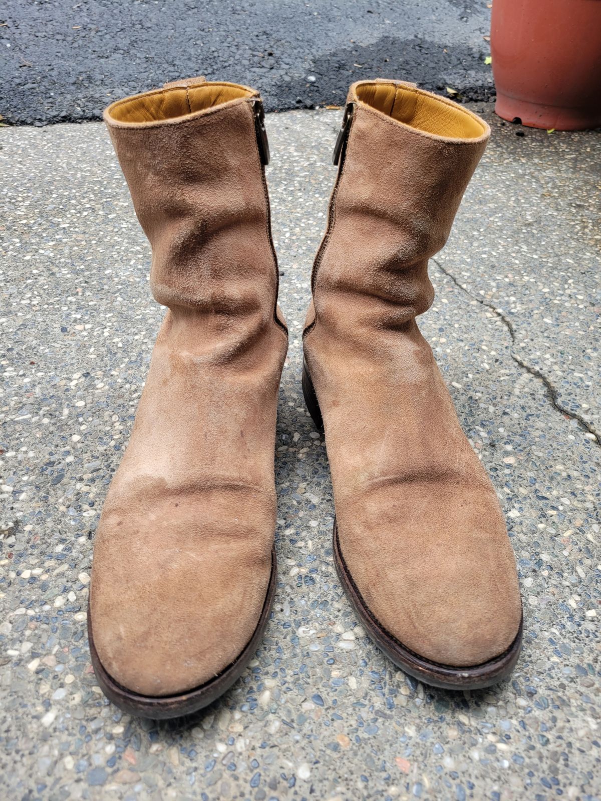 Photo by chokkero on February 3, 2025 of the Viberg Herald in Eco Veg Fallow Suede Roughout.