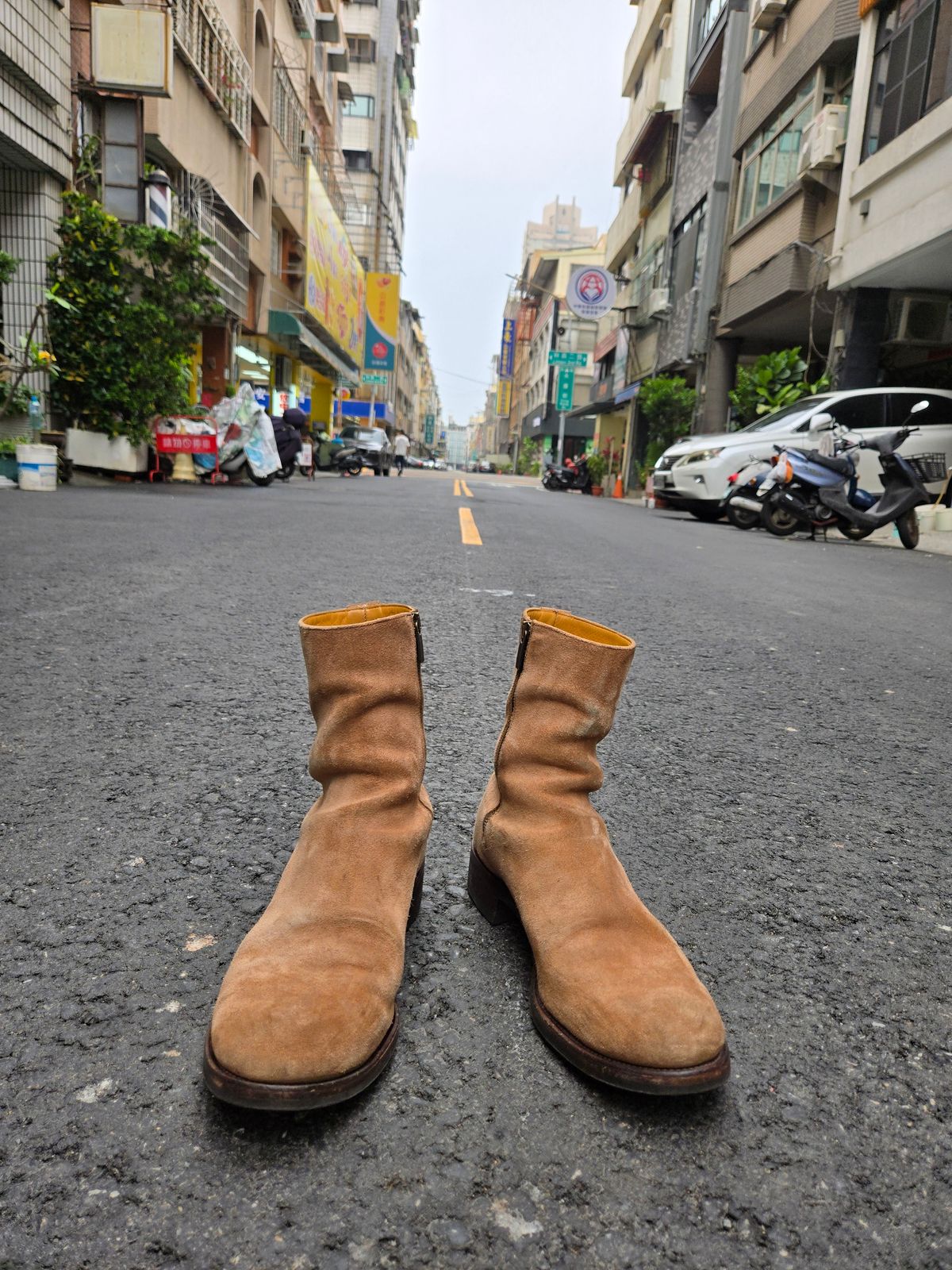 Photo by chokkero on April 5, 2025 of the Viberg Herald in Eco Veg Fallow Suede Roughout.