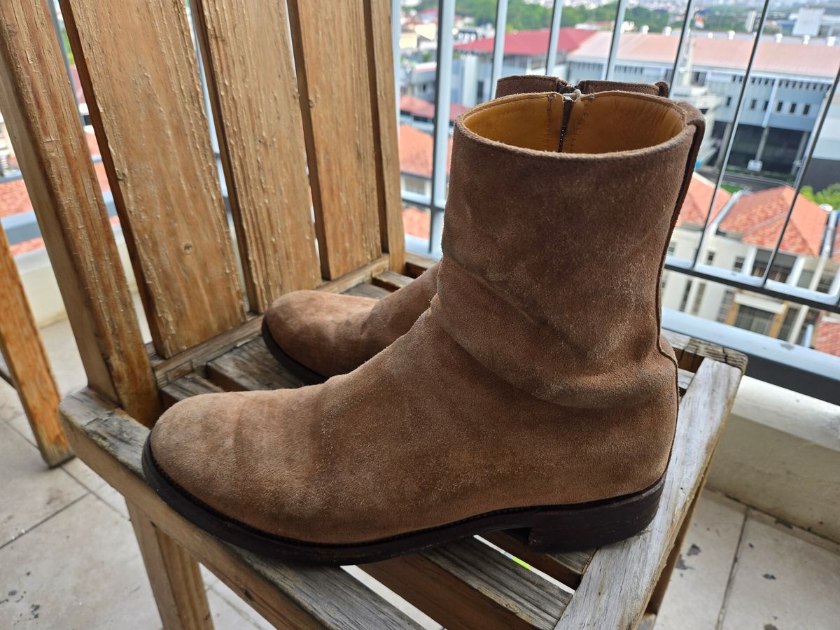 Photo by chokkero on November 1, 2025 of the Viberg Herald in Eco Veg Fallow Suede Roughout.