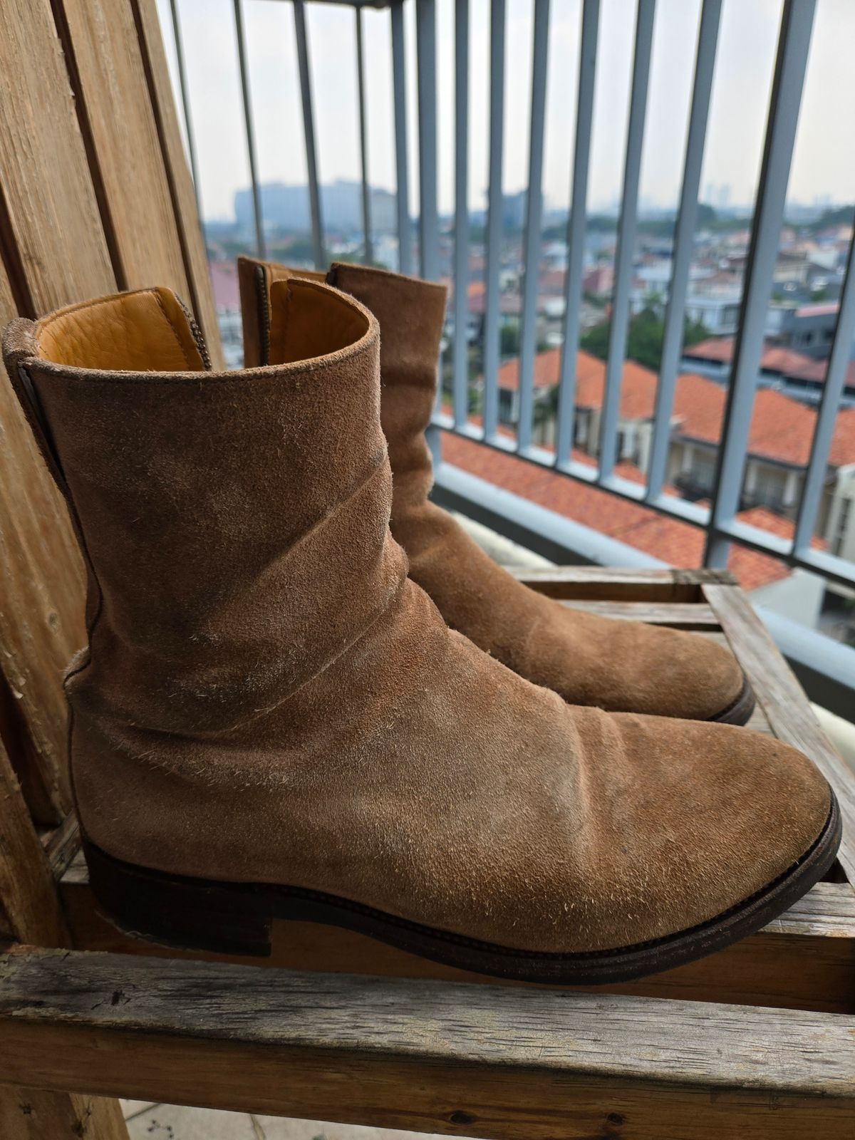 Photo by chokkero on December 3, 2025 of the Viberg Herald in Eco Veg Fallow Suede Roughout.