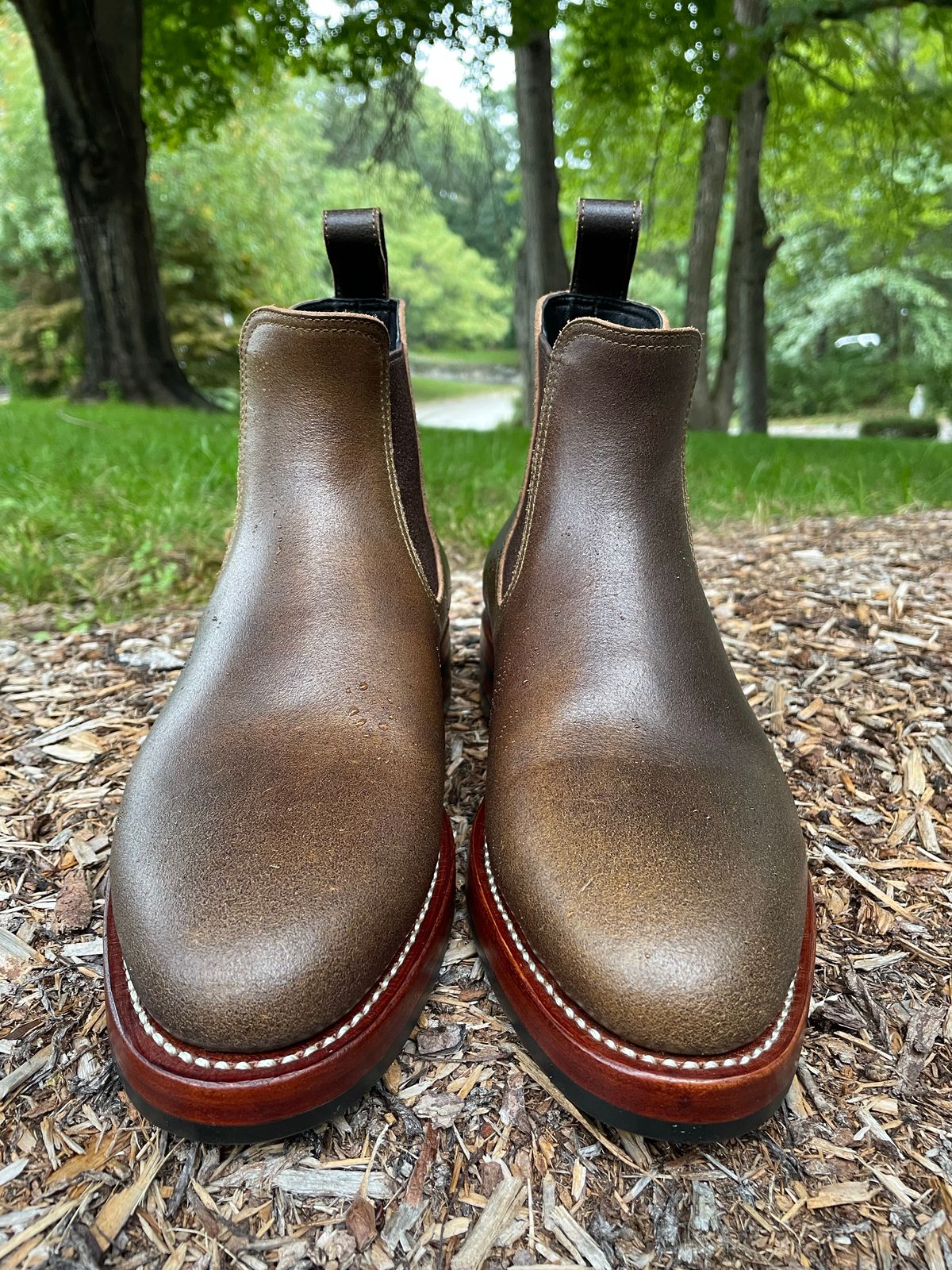 Photo by NewEnglandIndigo on October 1, 2022 of the Benzein The Seventh Chelsea Boot in Horween Olive Waxed Flesh.
