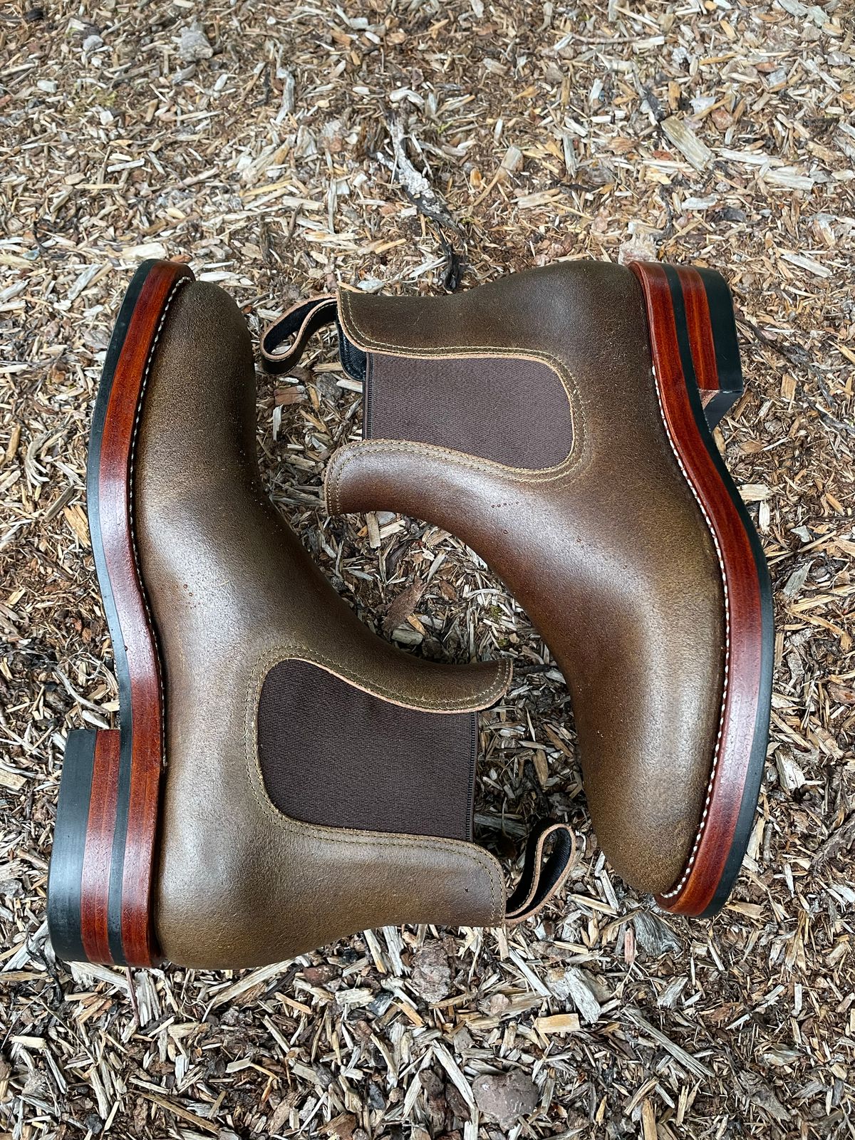 Photo by NewEnglandIndigo on October 1, 2022 of the Benzein The Seventh Chelsea Boot in Horween Olive Waxed Flesh.