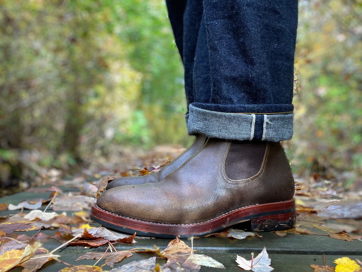 Photo by NewEnglandIndigo on October 14, 2022 of the Benzein The Seventh Chelsea Boot in Horween Olive Waxed Flesh.