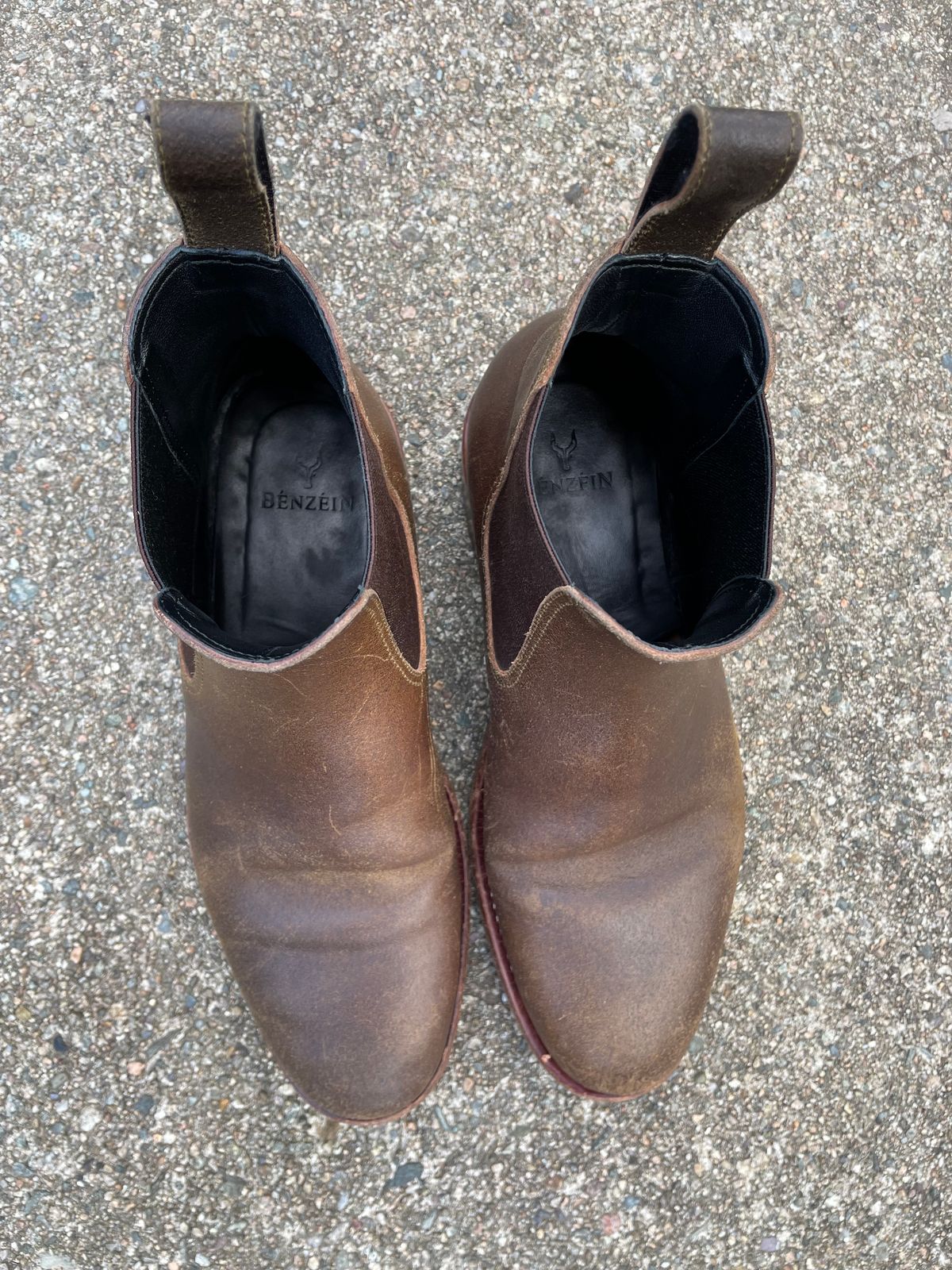 Photo by NewEnglandIndigo on January 1, 2023 of the Benzein The Seventh Chelsea Boot in Horween Olive Waxed Flesh.