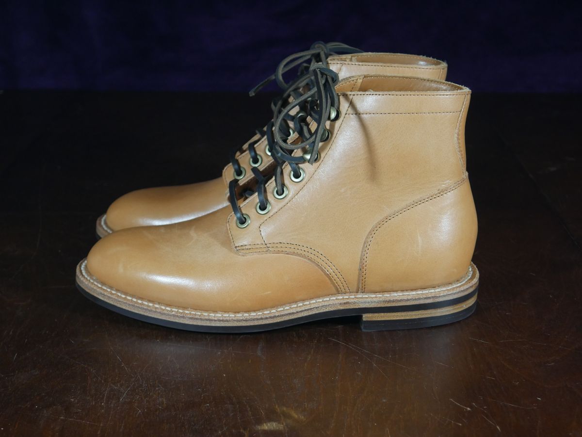 Photo by Fey on October 1, 2022 of the Grant Stone Diesel Boot in Horween English Tan Essex.