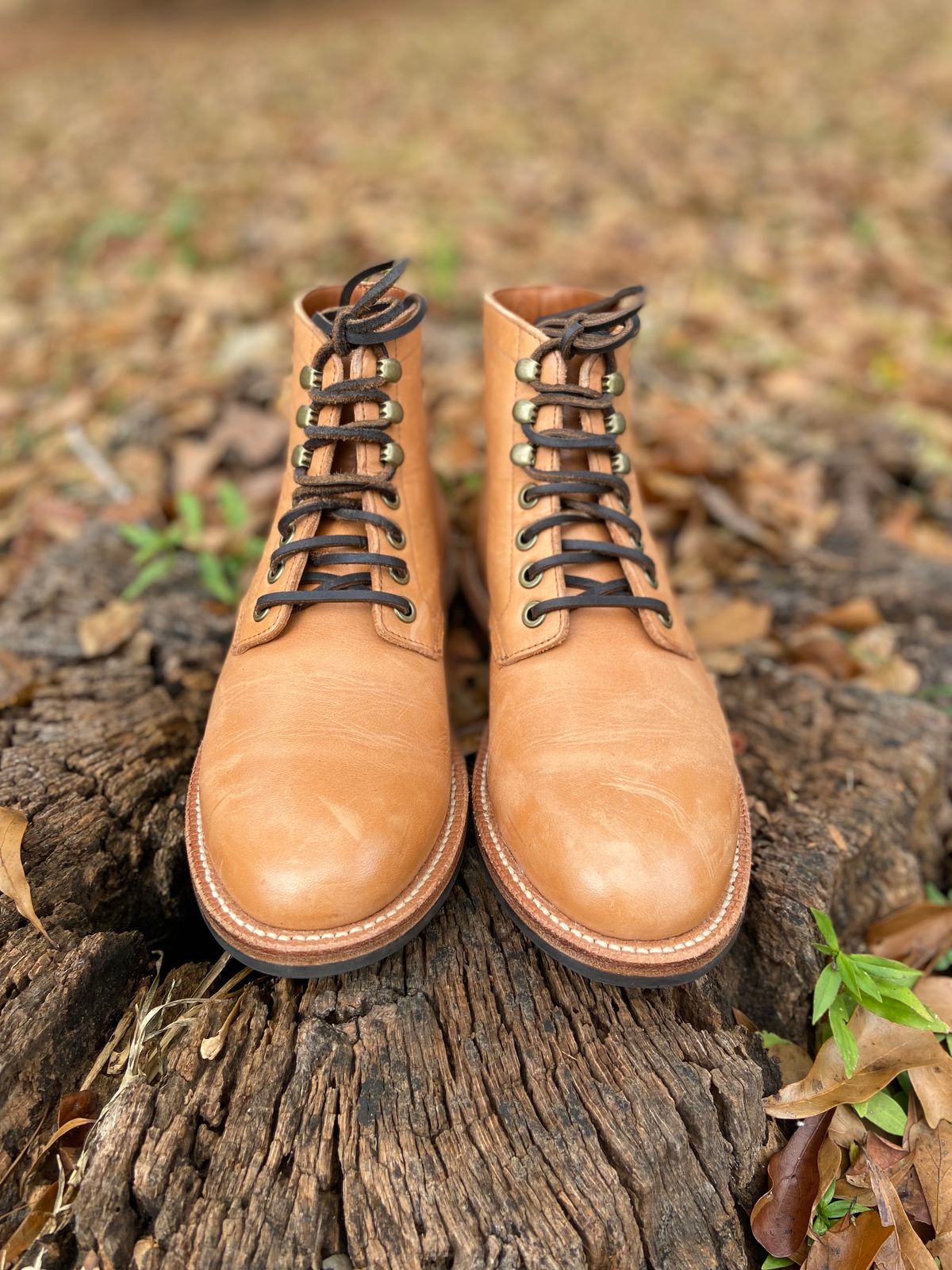 Photo by Fey on November 5, 2022 of the Grant Stone Diesel Boot in Horween English Tan Essex.