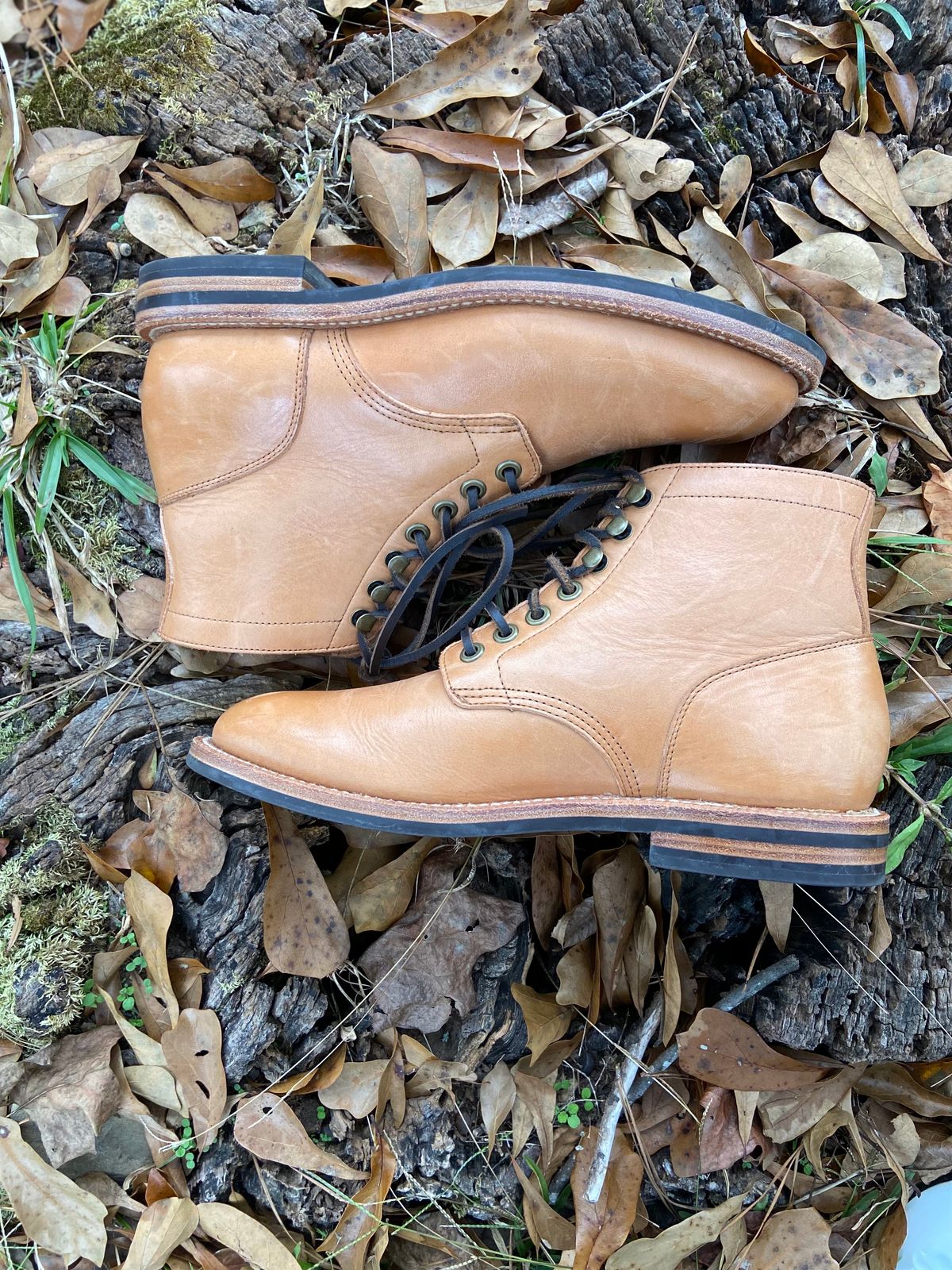Photo by Fey on November 5, 2022 of the Grant Stone Diesel Boot in Horween English Tan Essex.