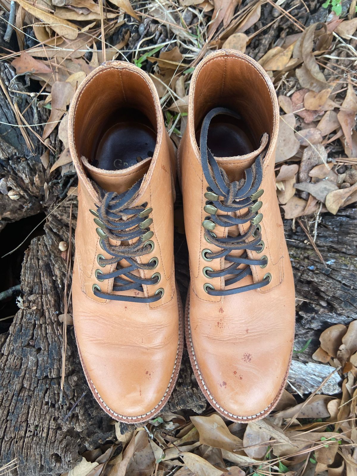Photo by Fey on December 3, 2022 of the Grant Stone Diesel Boot in Horween English Tan Essex.