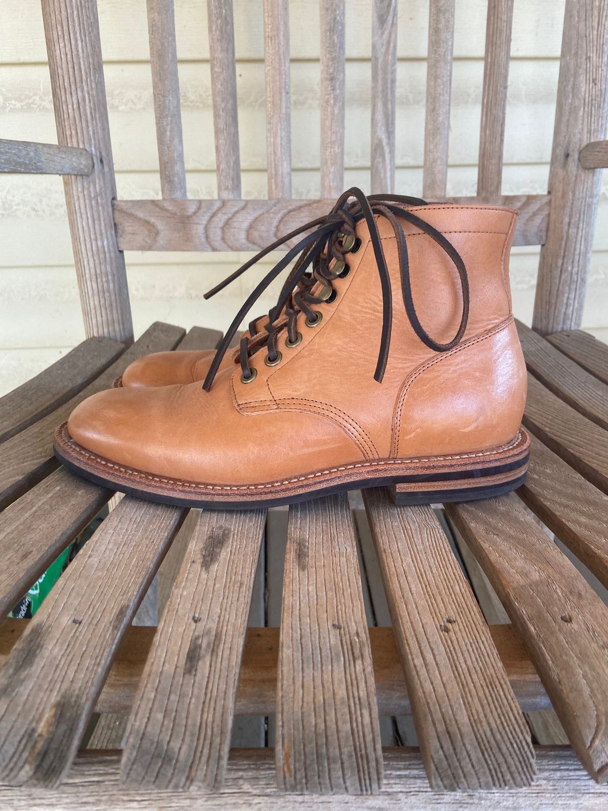 Photo by Fey on January 5, 2023 of the Grant Stone Diesel Boot in Horween English Tan Essex.