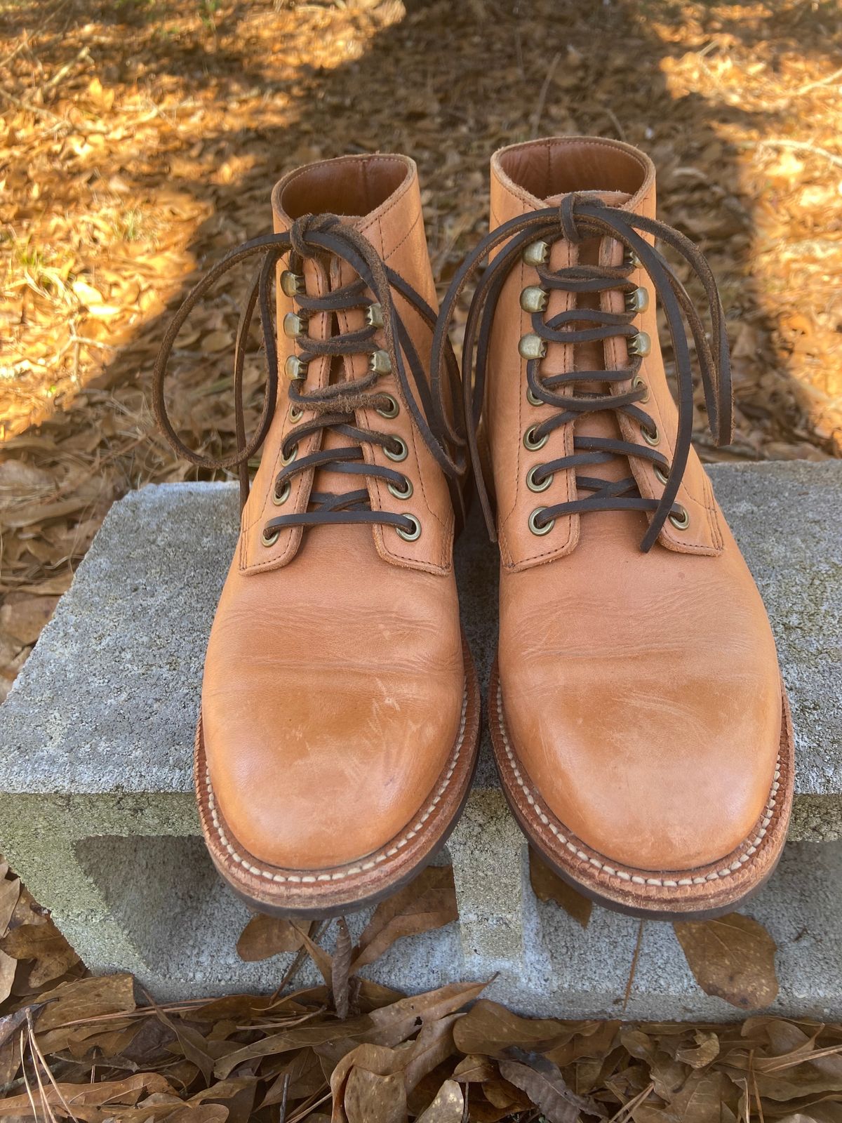 Photo by Fey on February 4, 2023 of the Grant Stone Diesel Boot in Horween English Tan Essex.