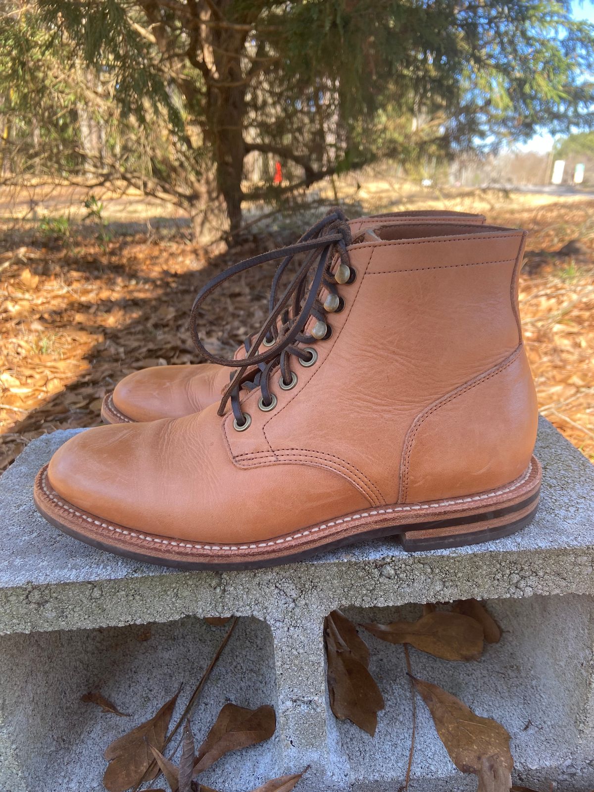 Photo by Fey on February 4, 2023 of the Grant Stone Diesel Boot in Horween English Tan Essex.