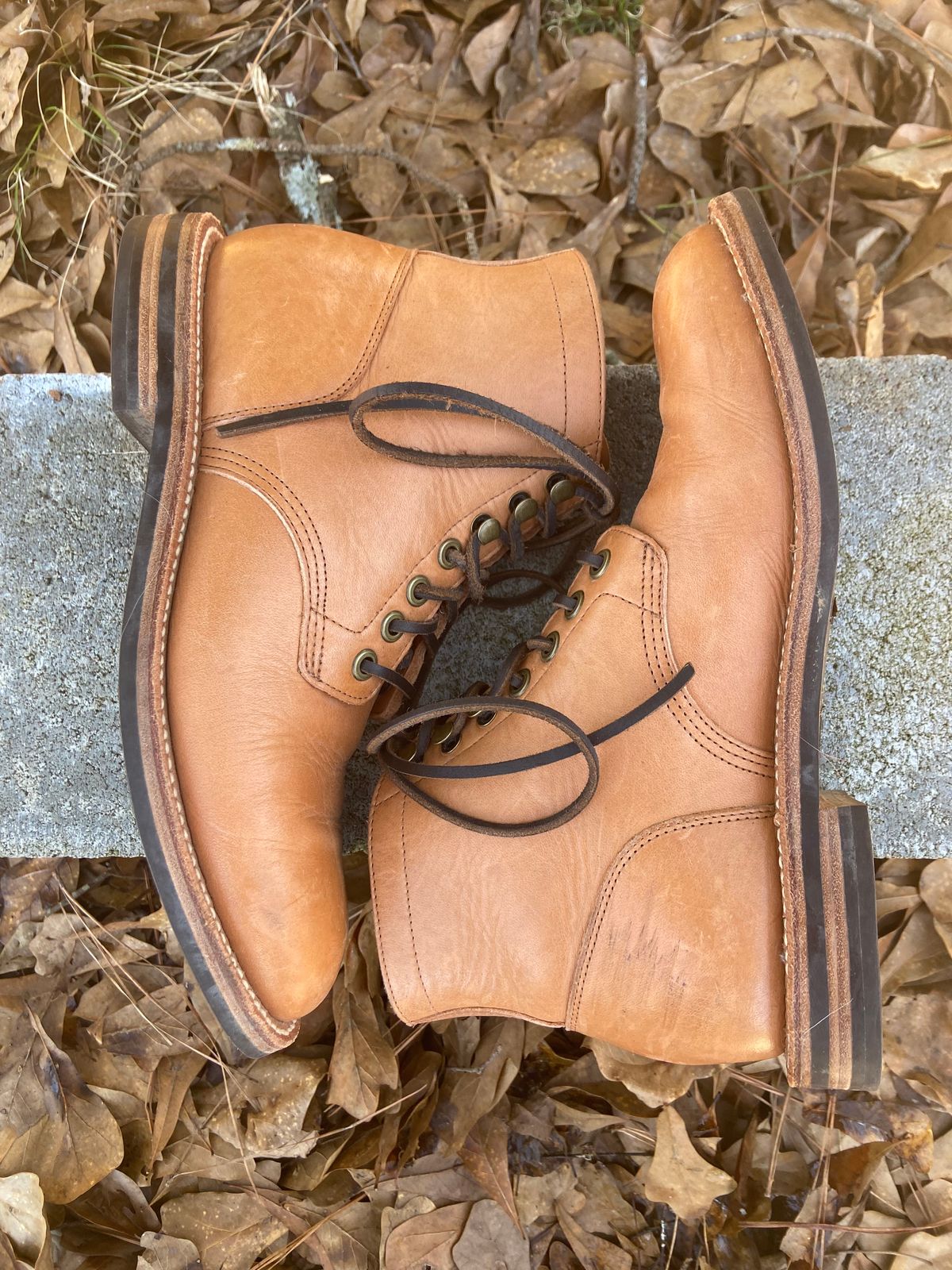 Photo by Fey on February 4, 2023 of the Grant Stone Diesel Boot in Horween English Tan Essex.