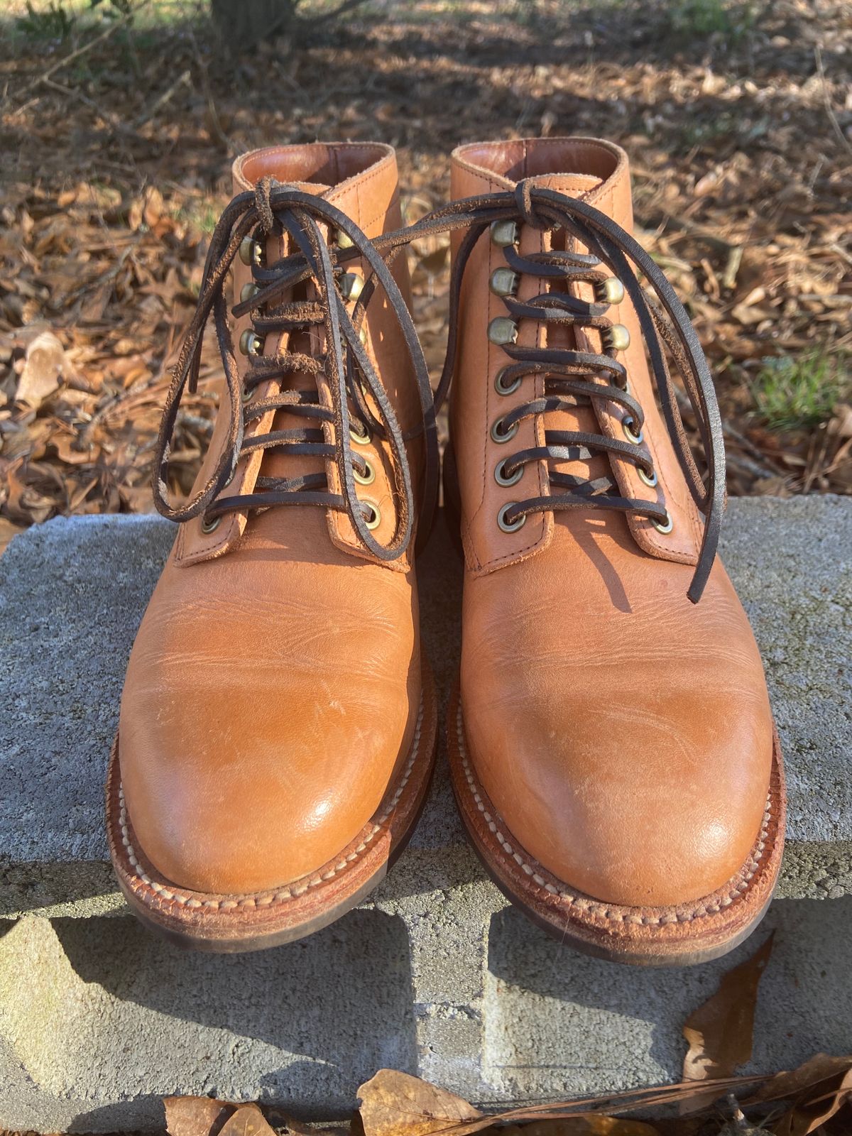 Photo by Fey on March 5, 2023 of the Grant Stone Diesel Boot in Horween English Tan Essex.