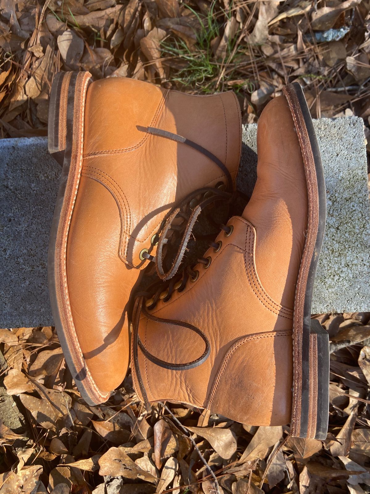 Photo by Fey on March 5, 2023 of the Grant Stone Diesel Boot in Horween English Tan Essex.