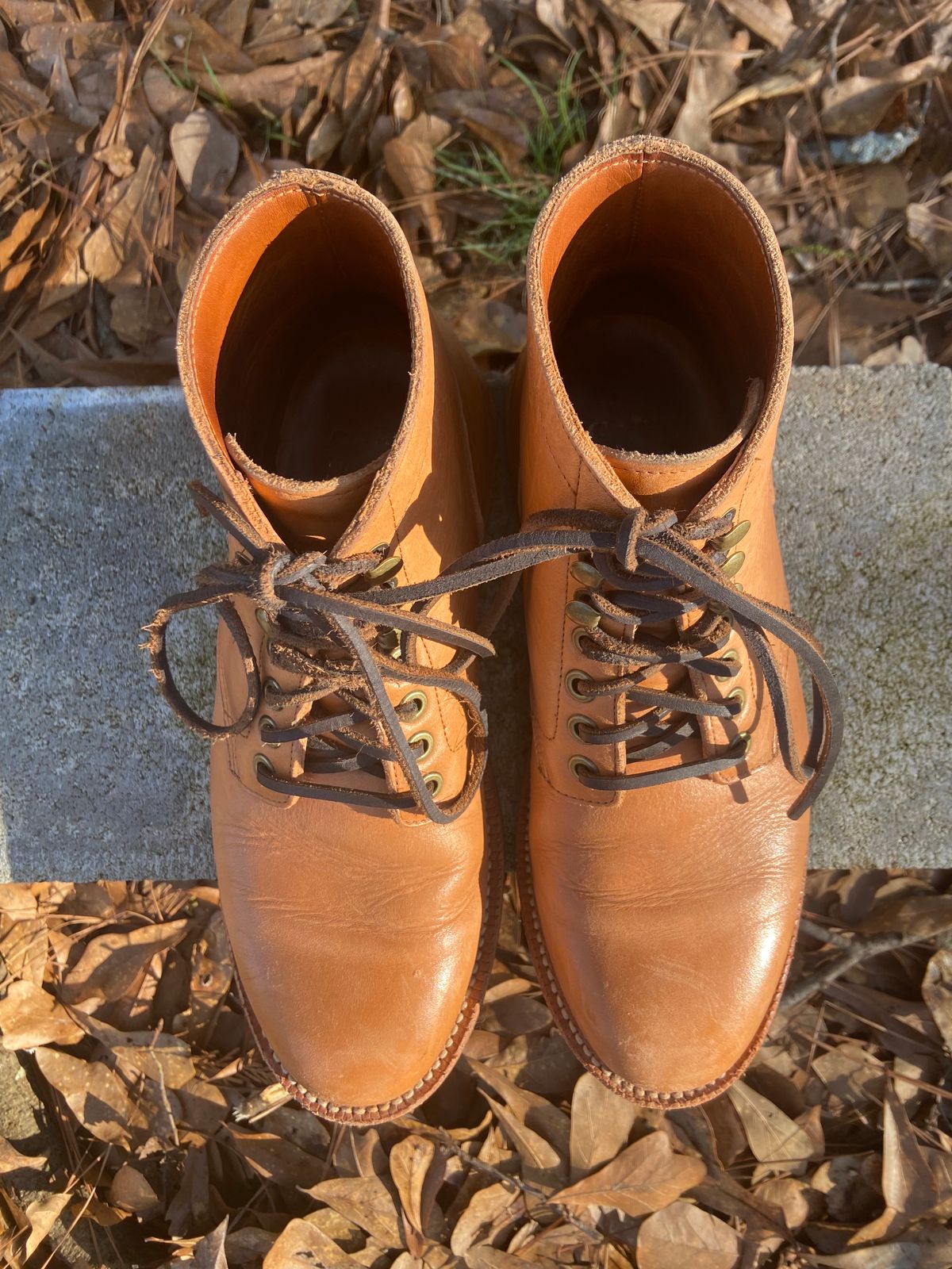 Photo by Fey on March 5, 2023 of the Grant Stone Diesel Boot in Horween English Tan Essex.