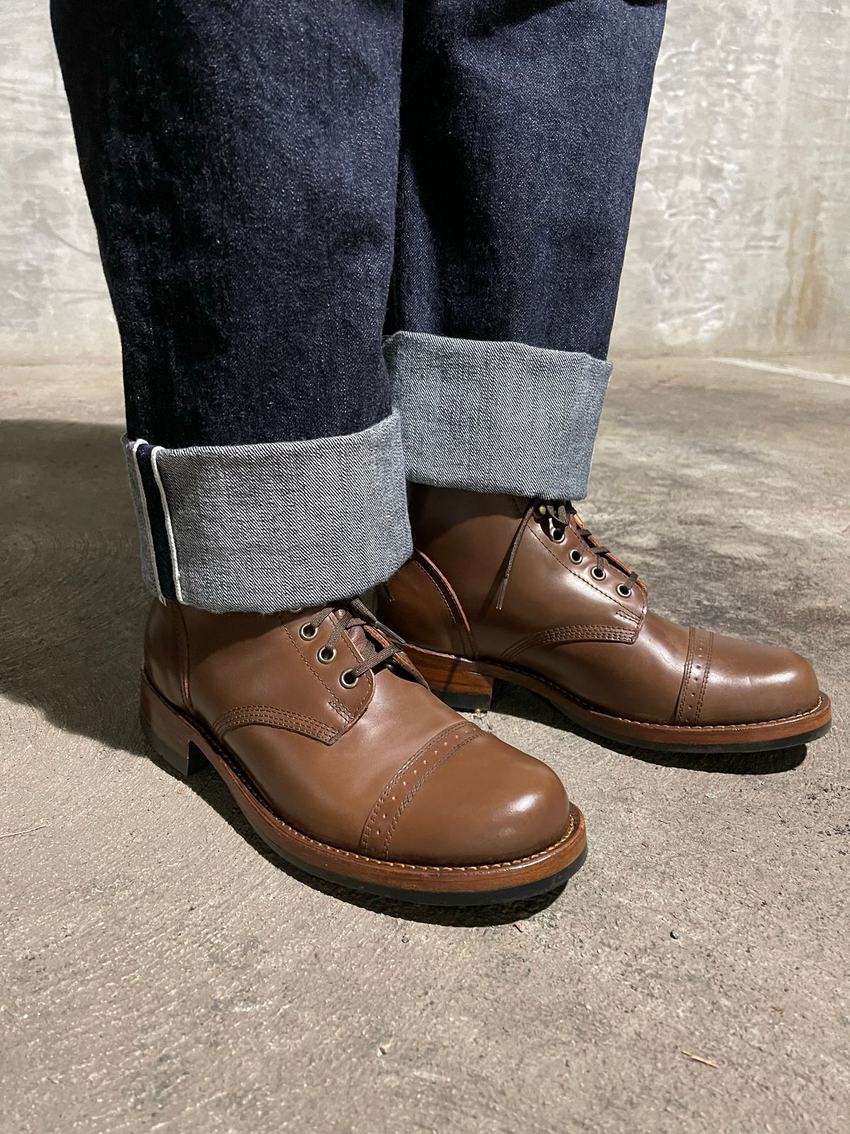 Photo by paranoid on October 2, 2022 of the Julian Boots Bowery in Horween Cigar Shell Cordovan.