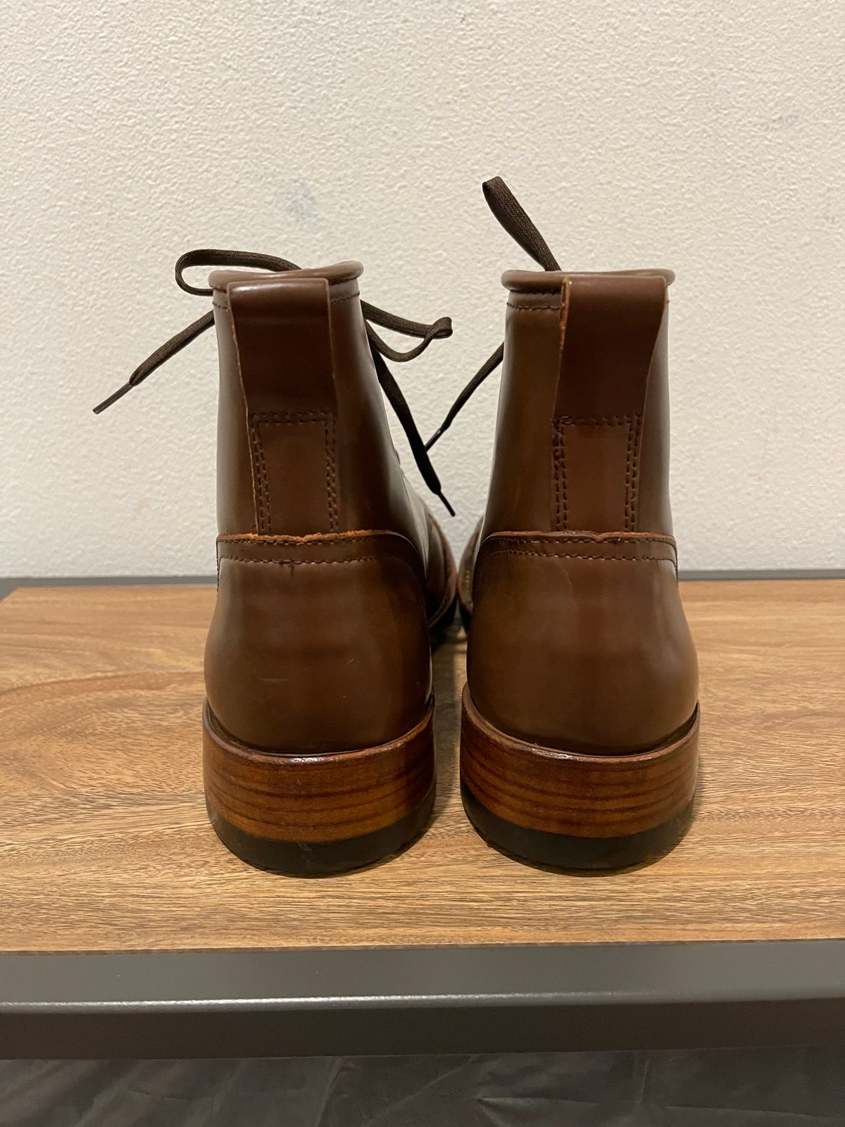 Photo by paranoid on October 2, 2022 of the Julian Boots Bowery in Horween Cigar Shell Cordovan.
