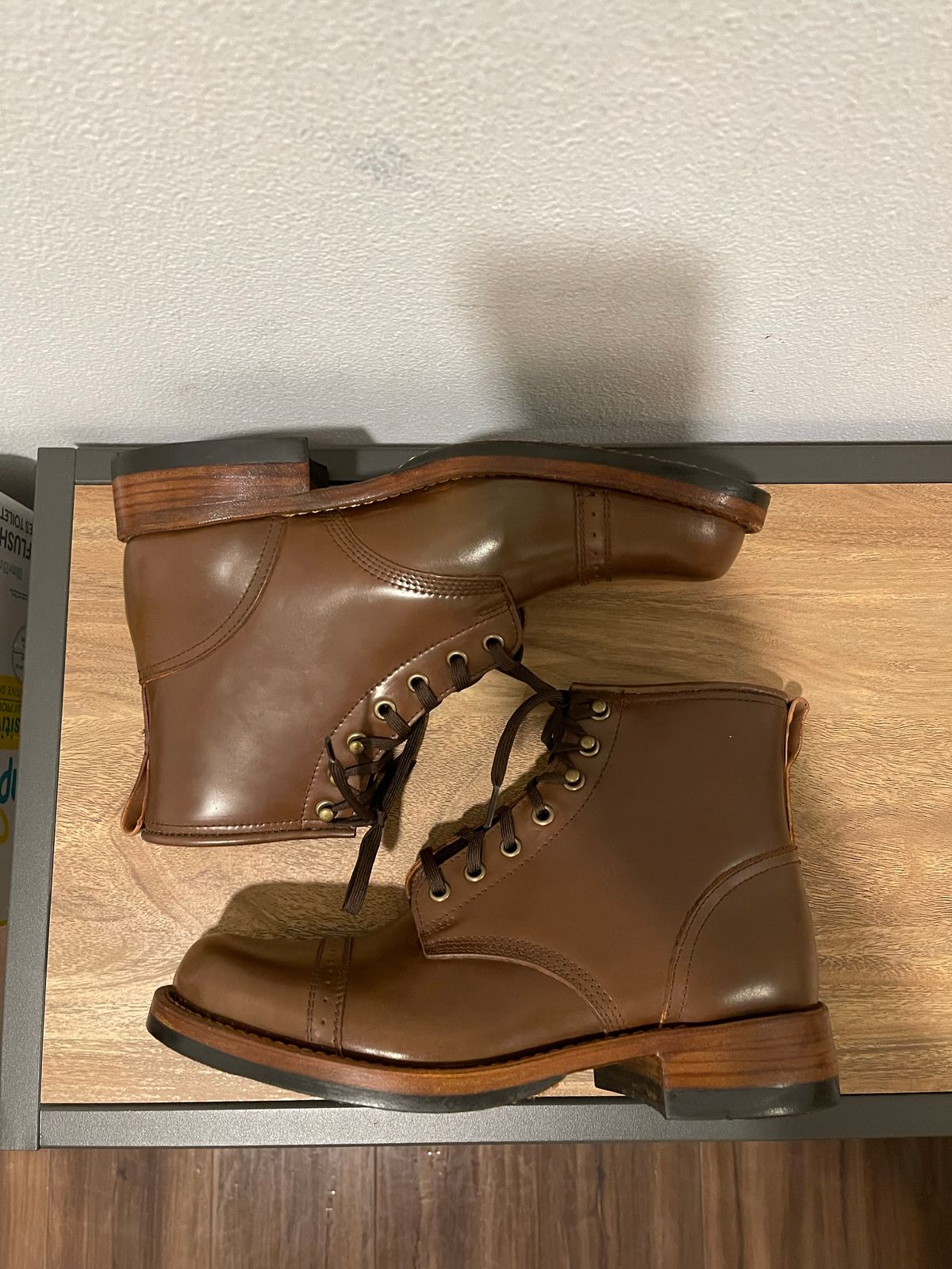 Photo by paranoid on October 2, 2022 of the Julian Boots Bowery in Horween Cigar Shell Cordovan.
