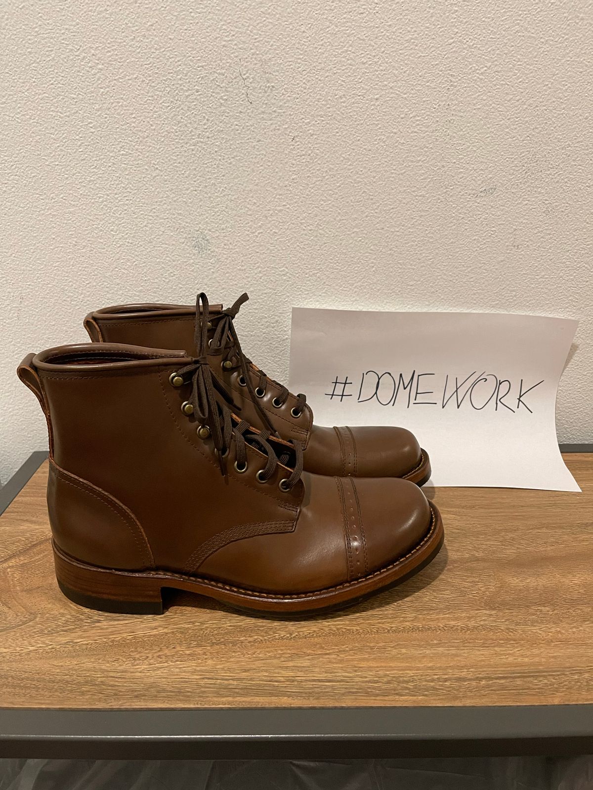 Photo by paranoid on October 2, 2022 of the Julian Boots Bowery in Horween Cigar Shell Cordovan.
