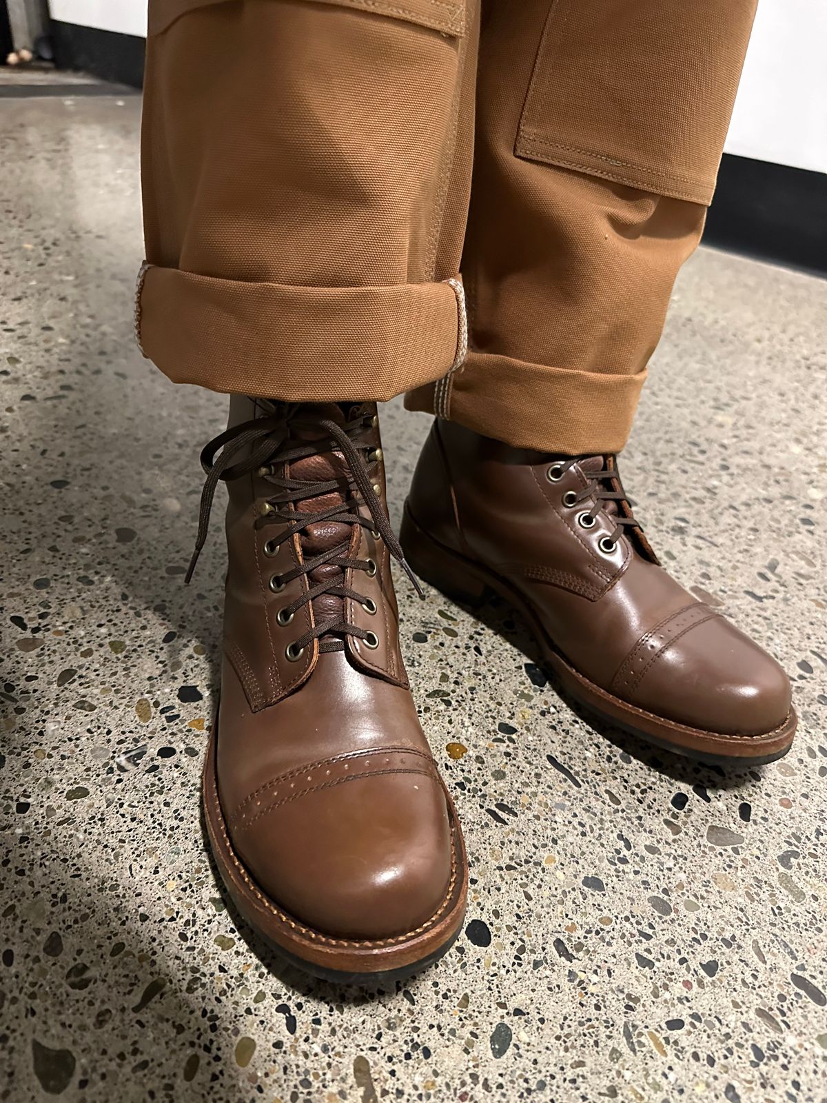 Photo by paranoid on November 3, 2022 of the Julian Boots Bowery in Horween Cigar Shell Cordovan.