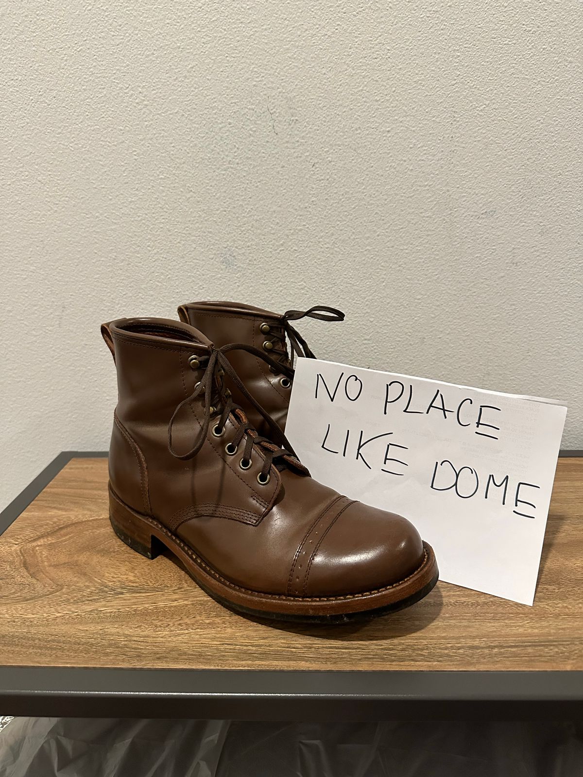 Photo by paranoid on November 3, 2022 of the Julian Boots Bowery in Horween Cigar Shell Cordovan.