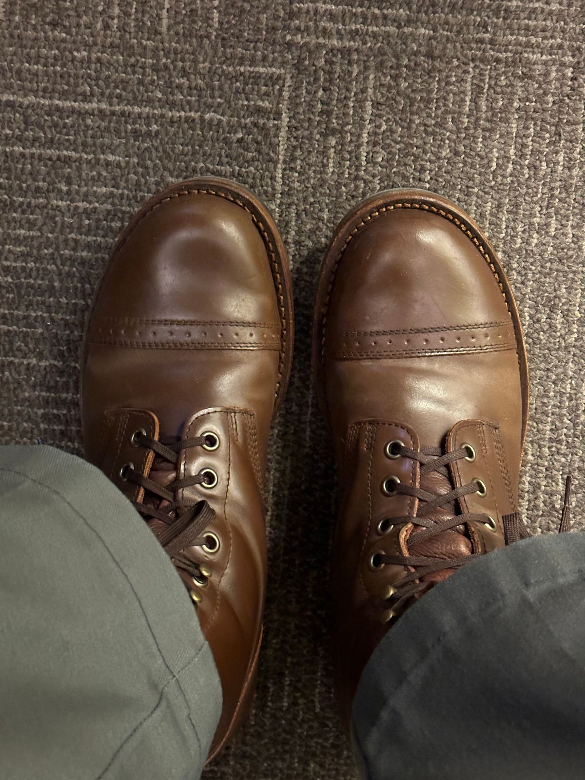 Photo by paranoid on December 3, 2022 of the Julian Boots Bowery in Horween Cigar Shell Cordovan.
