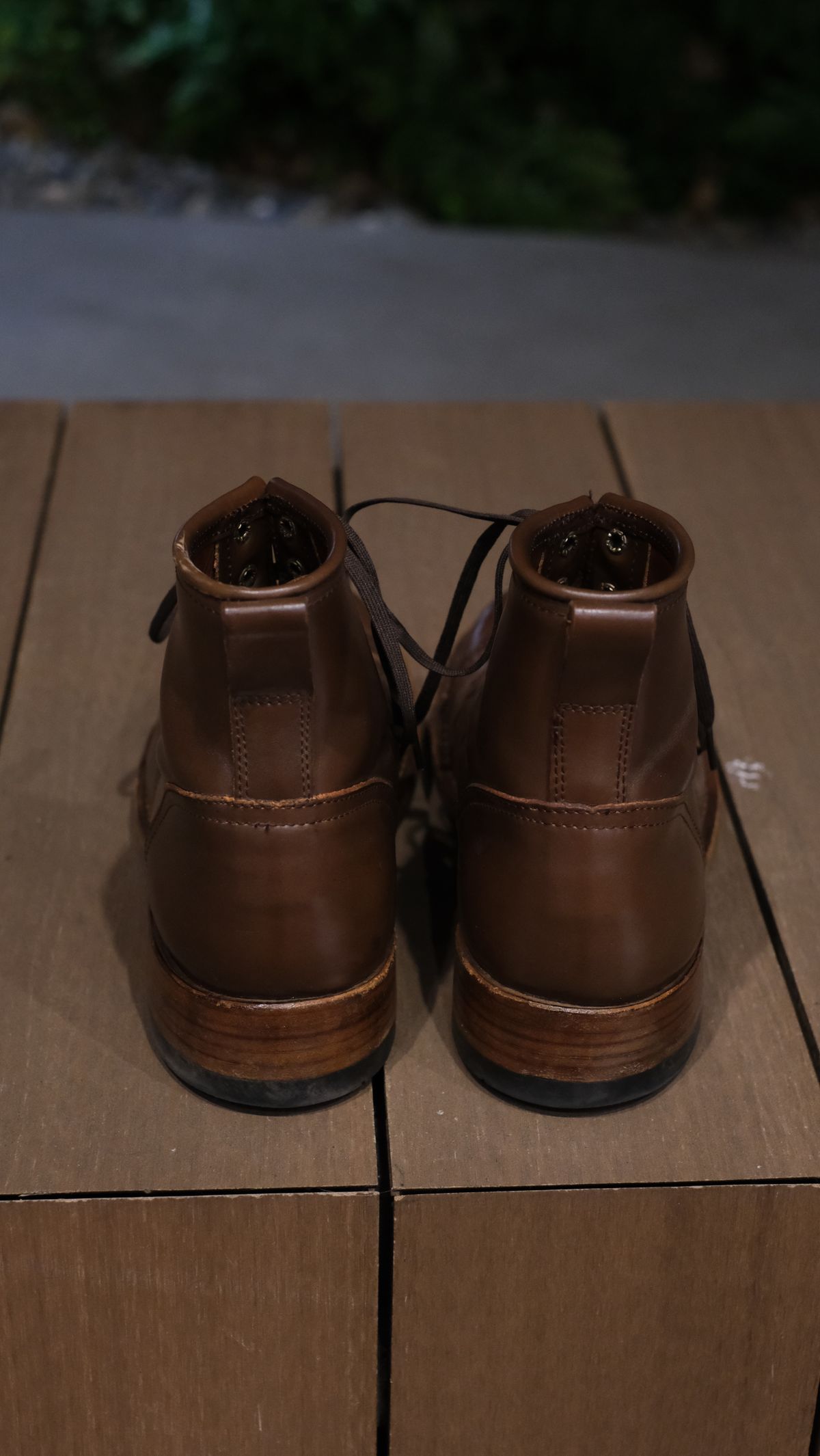 Photo by paranoid on December 3, 2022 of the Julian Boots Bowery in Horween Cigar Shell Cordovan.