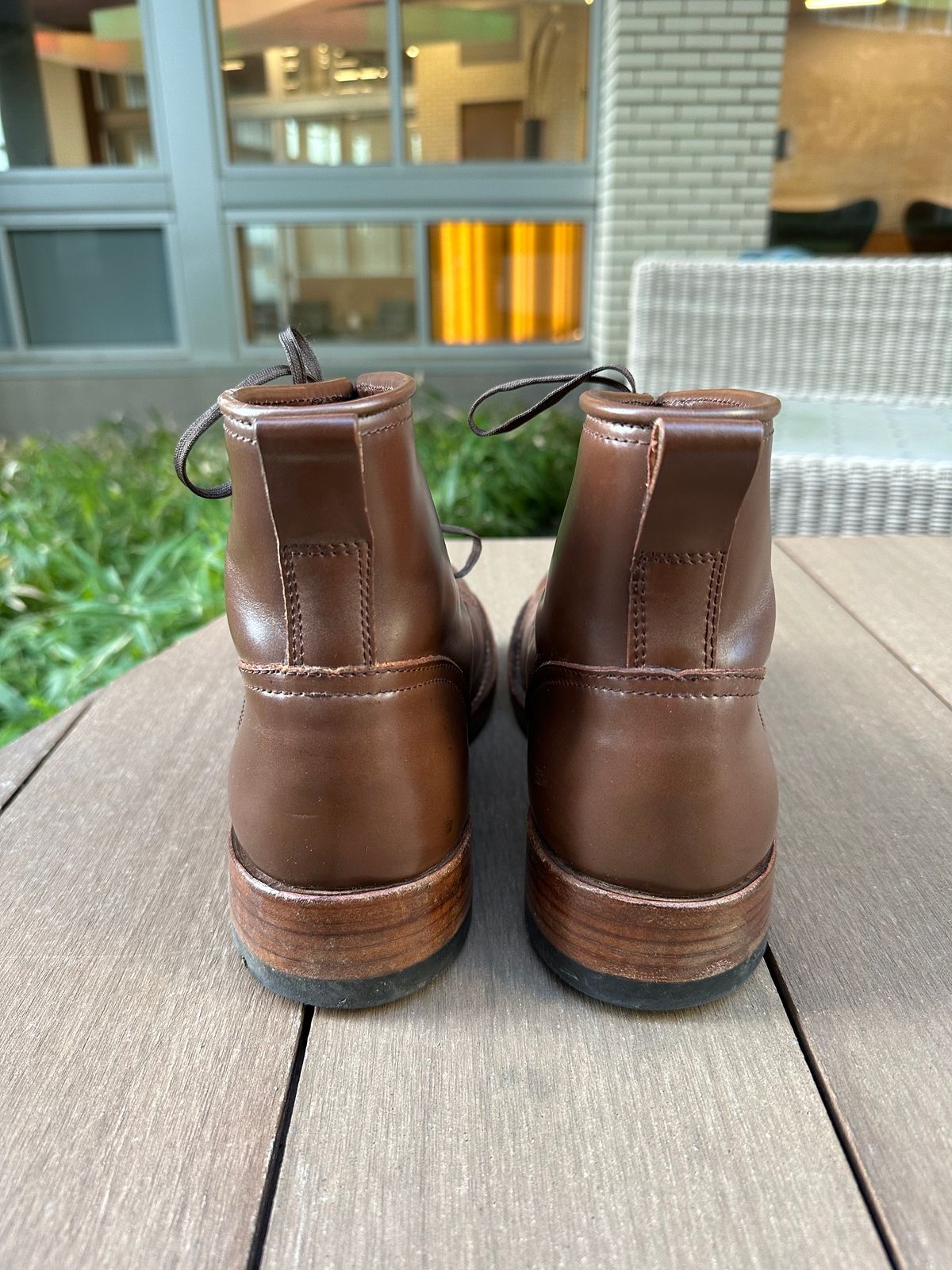 Photo by paranoid on January 2, 2023 of the Julian Boots Bowery in Horween Cigar Shell Cordovan.