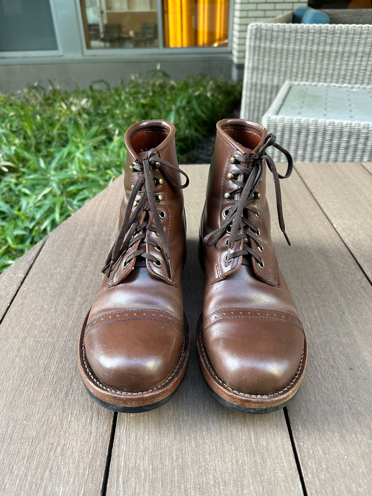 Photo by paranoid on January 2, 2023 of the Julian Boots Bowery in Horween Cigar Shell Cordovan.