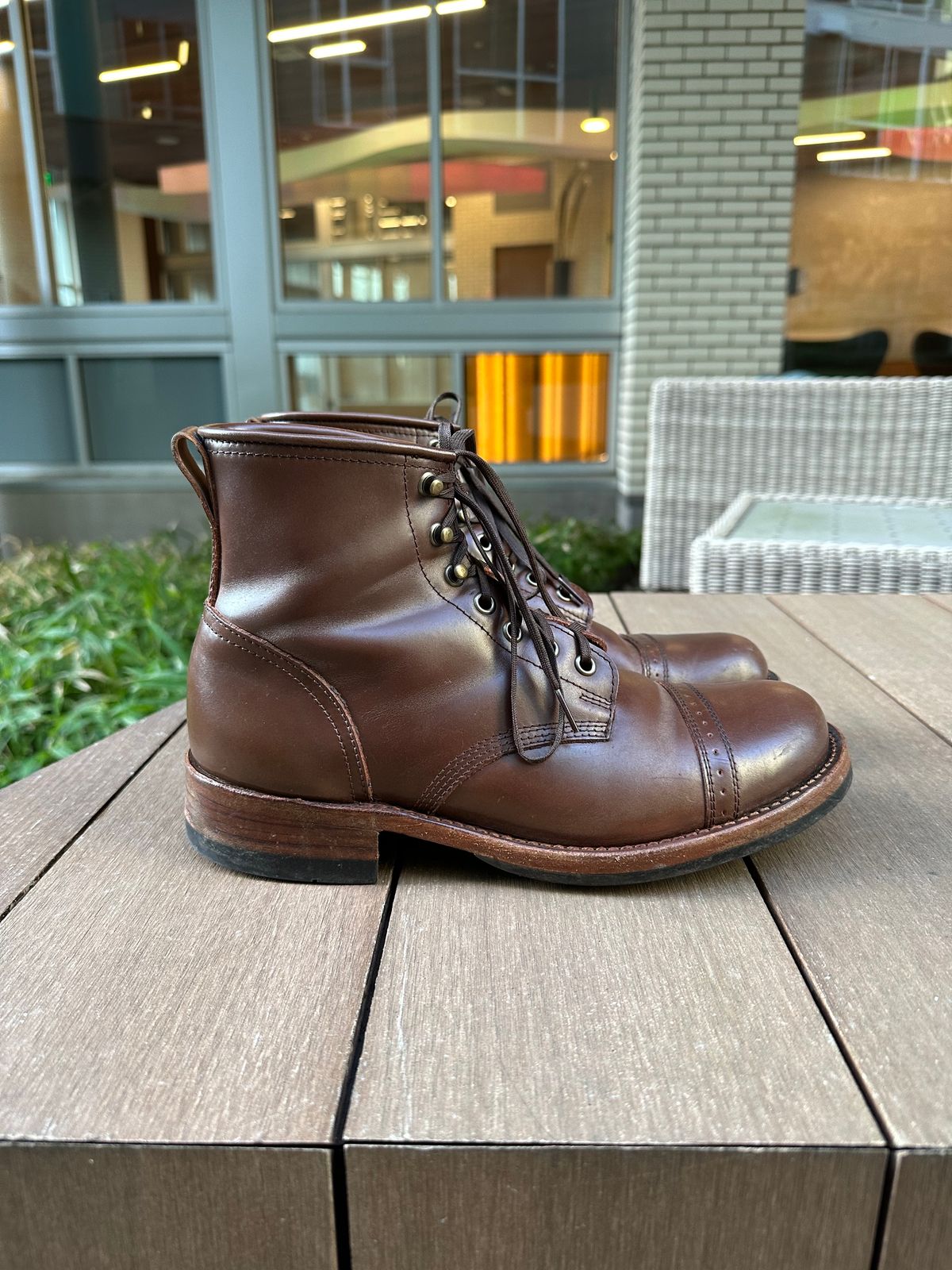 Photo by paranoid on January 2, 2023 of the Julian Boots Bowery in Horween Cigar Shell Cordovan.