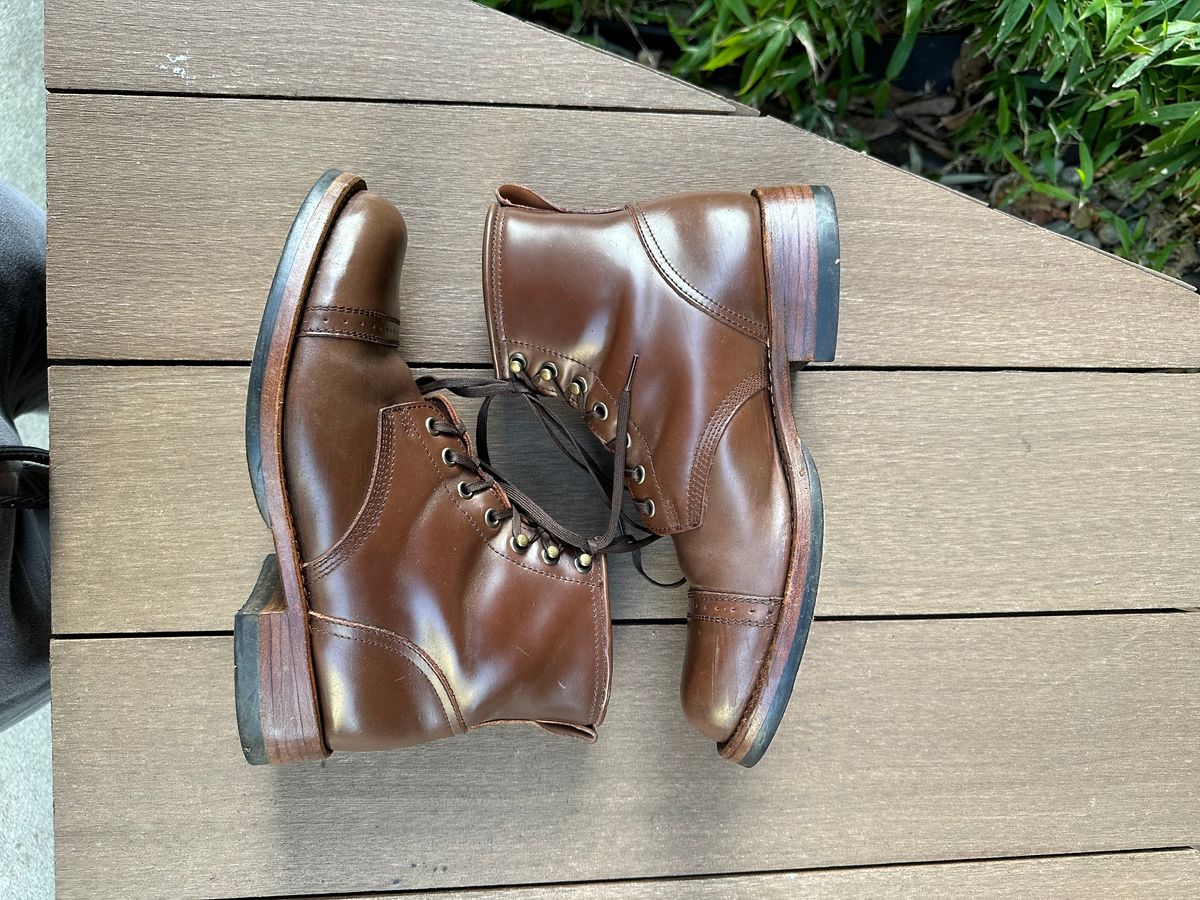 Photo by paranoid on January 2, 2023 of the Julian Boots Bowery in Horween Cigar Shell Cordovan.