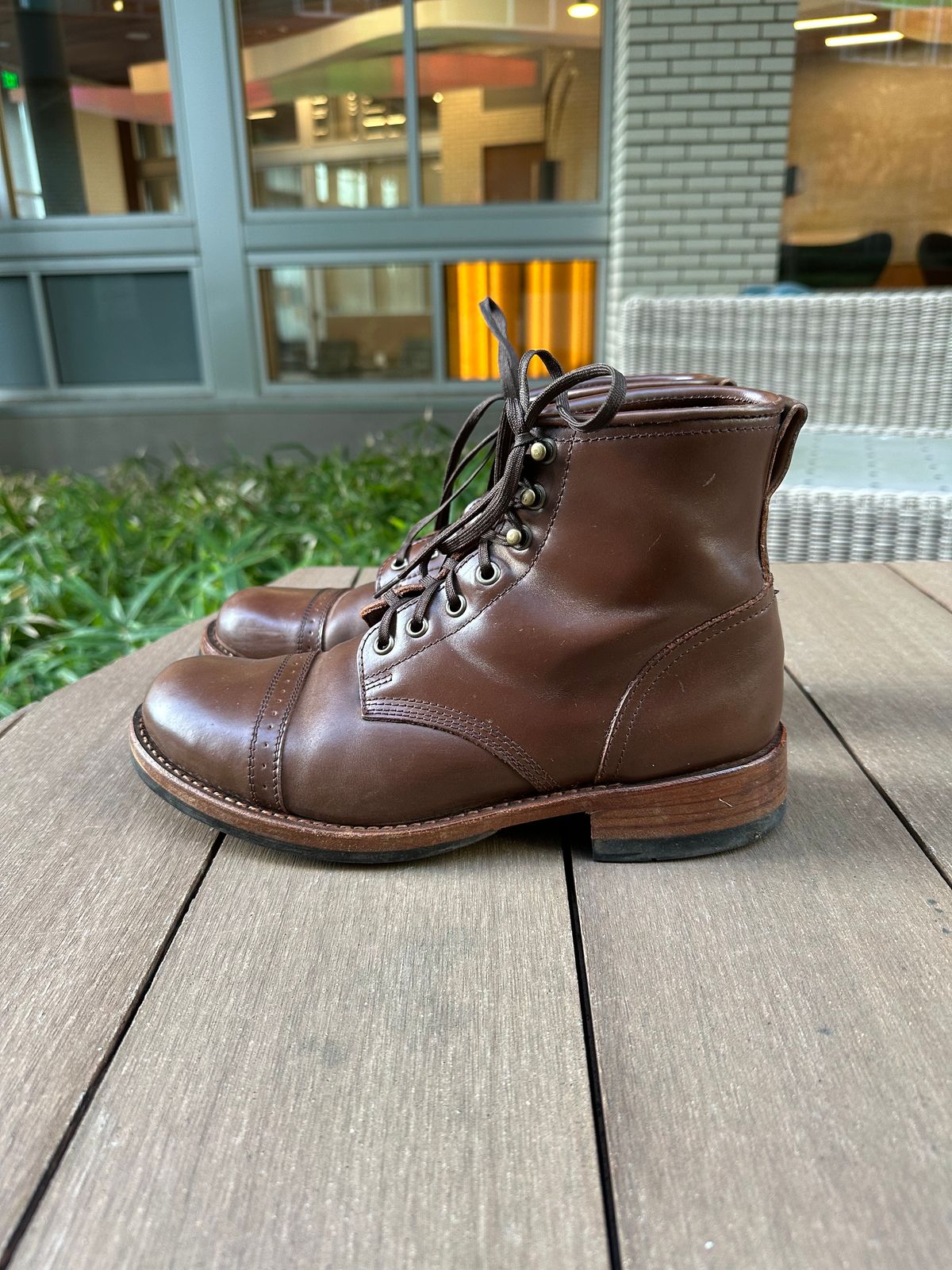 Photo by paranoid on January 2, 2023 of the Julian Boots Bowery in Horween Cigar Shell Cordovan.