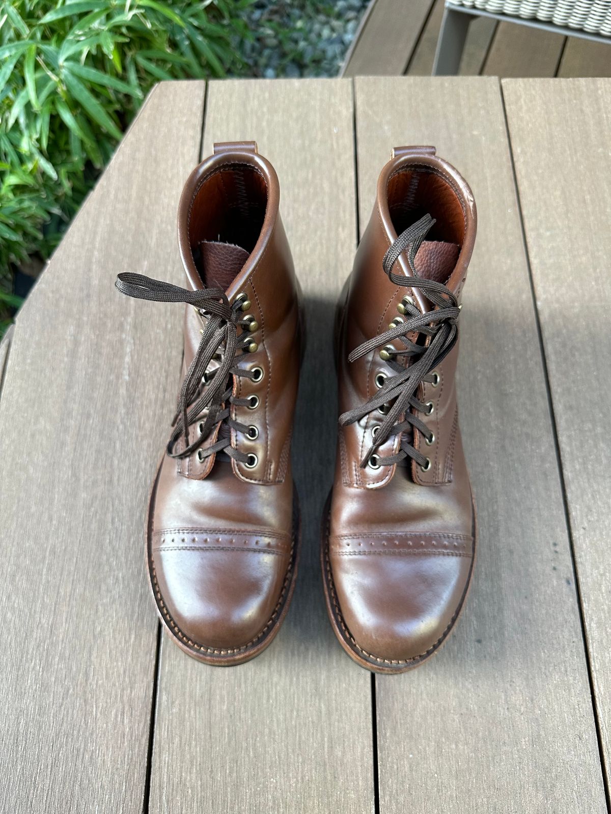 Photo by paranoid on January 2, 2023 of the Julian Boots Bowery in Horween Cigar Shell Cordovan.