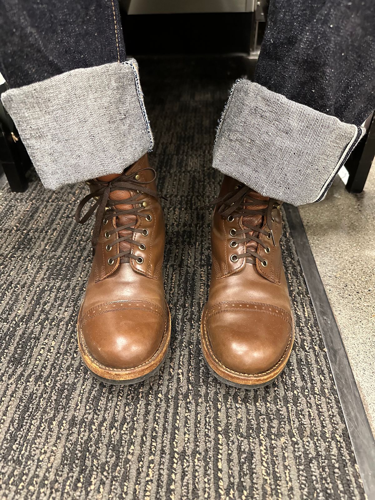 Photo by paranoid on February 2, 2023 of the Julian Boots Bowery in Horween Cigar Shell Cordovan.