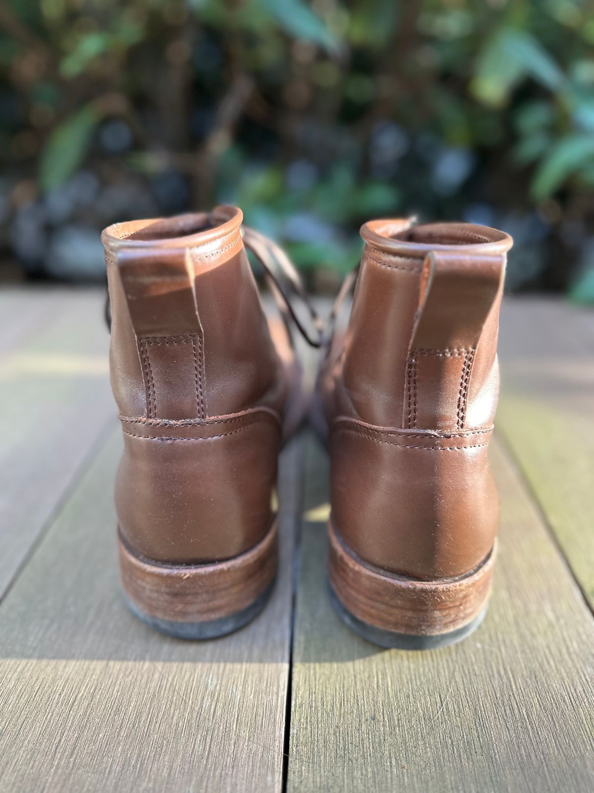 Photo by paranoid on February 2, 2023 of the Julian Boots Bowery in Horween Cigar Shell Cordovan.