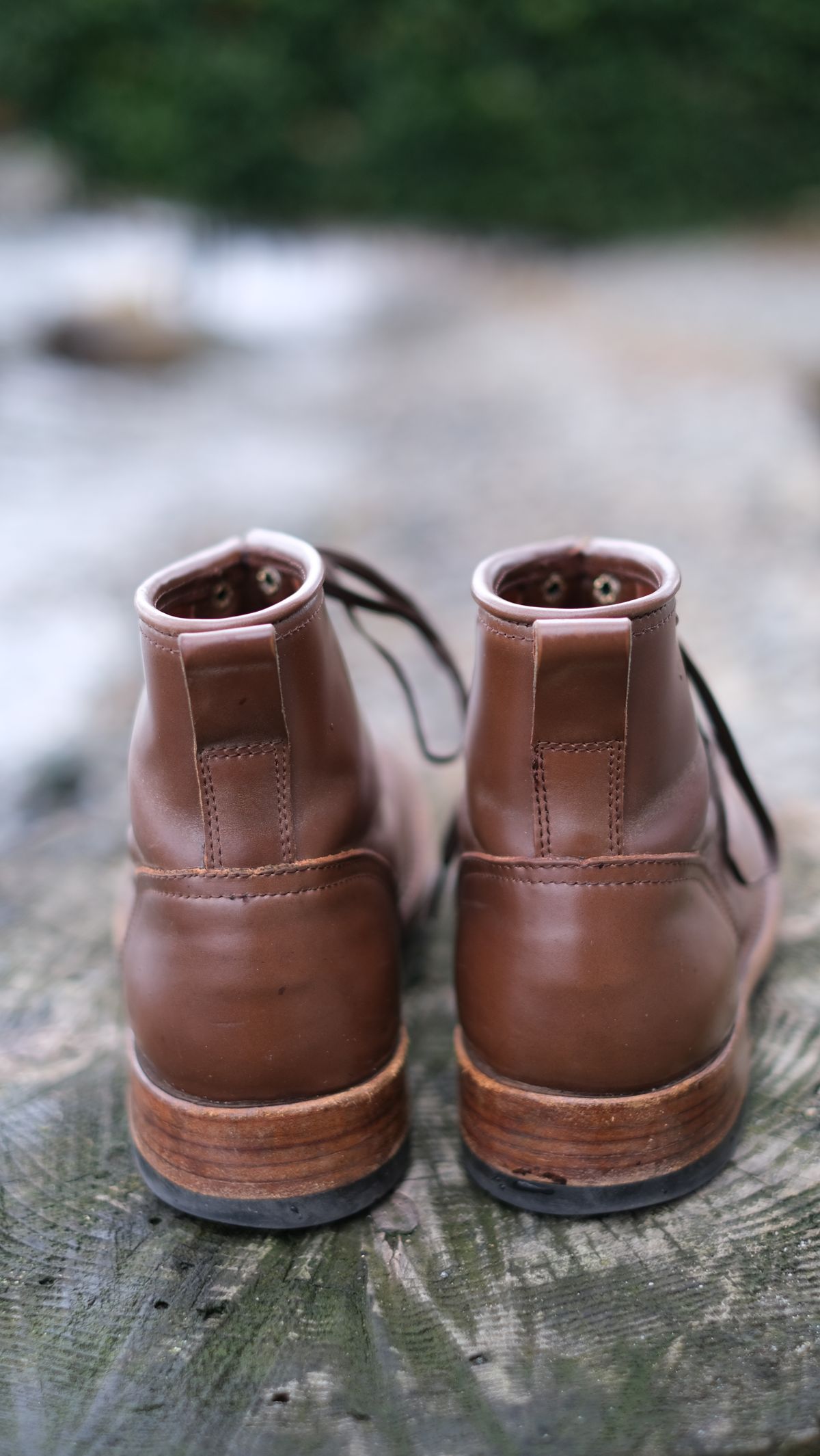 Photo by paranoid on March 2, 2023 of the Julian Boots Bowery in Horween Cigar Shell Cordovan.