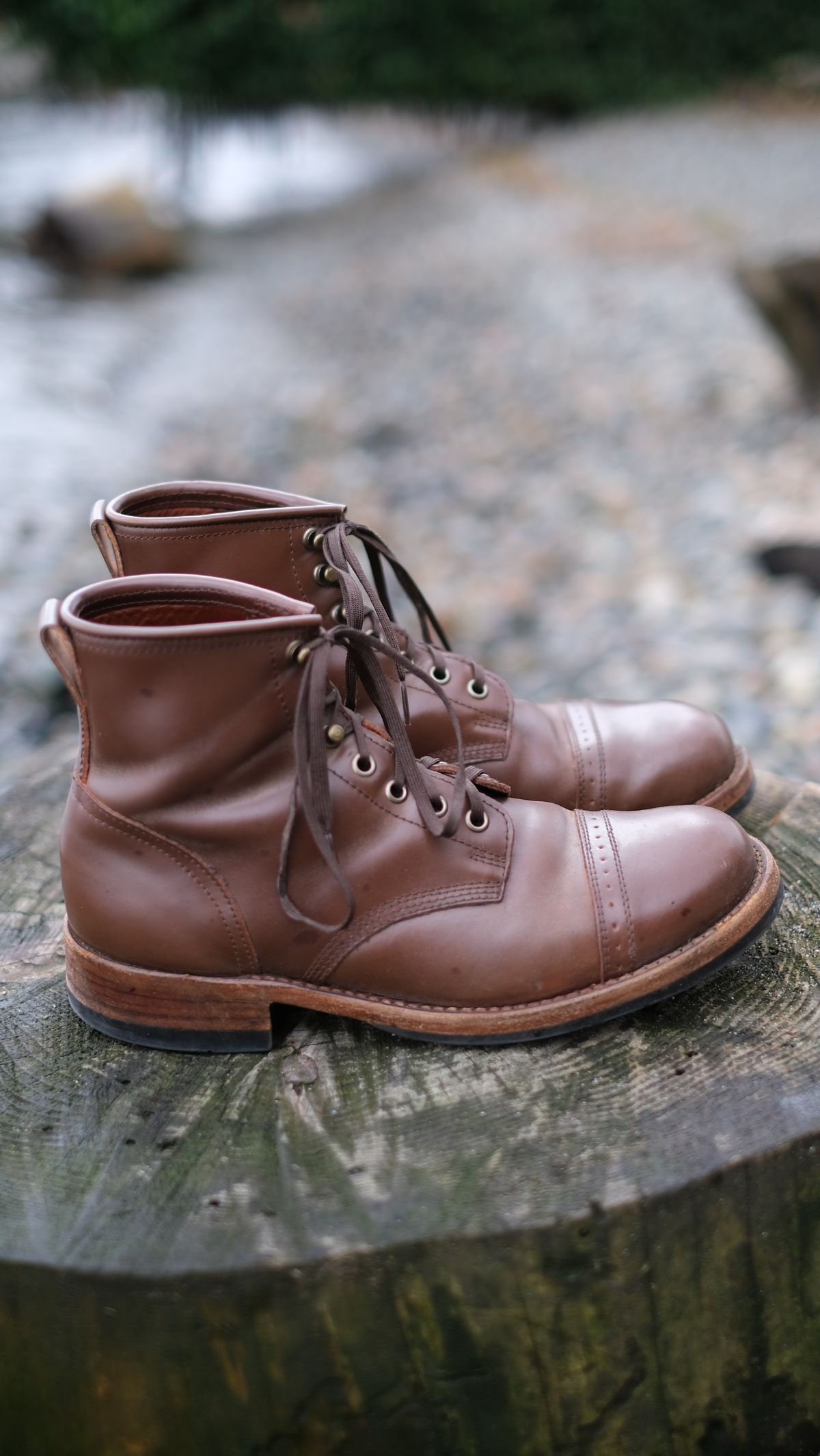 Photo by paranoid on March 2, 2023 of the Julian Boots Bowery in Horween Cigar Shell Cordovan.