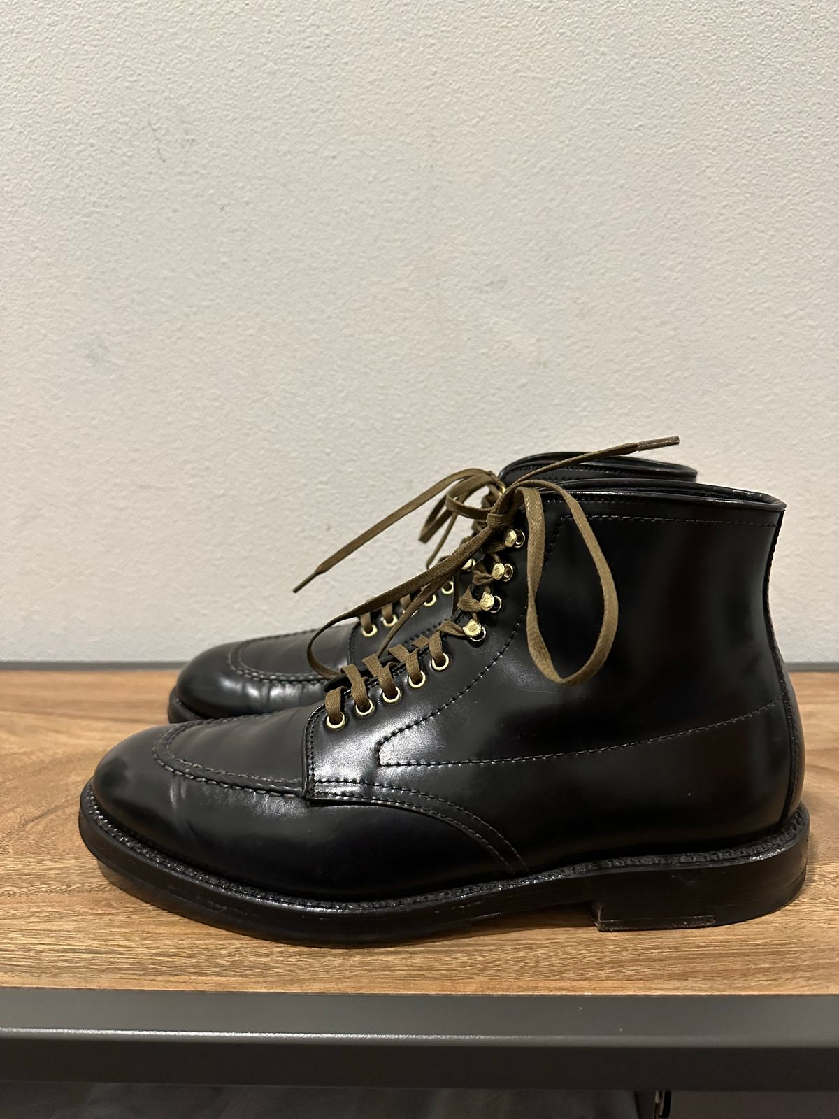 Photo by paranoid on November 6, 2022 of the Alden Indy Boot in Horween Black Shell Cordovan.