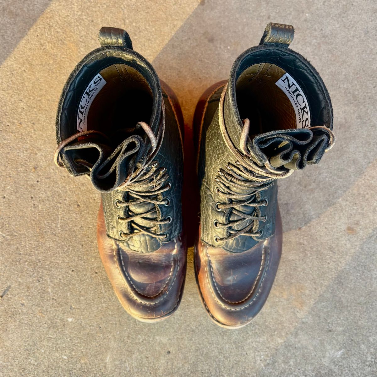 Photo by Particlepartition on December 31, 2025 of the Nicks MTO in Law Tanning Black Smooth Shruken Bison & Wicket & Craig Double Stuffed Walnut.